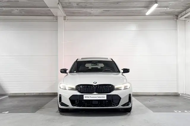 BMW 3 Series view 5