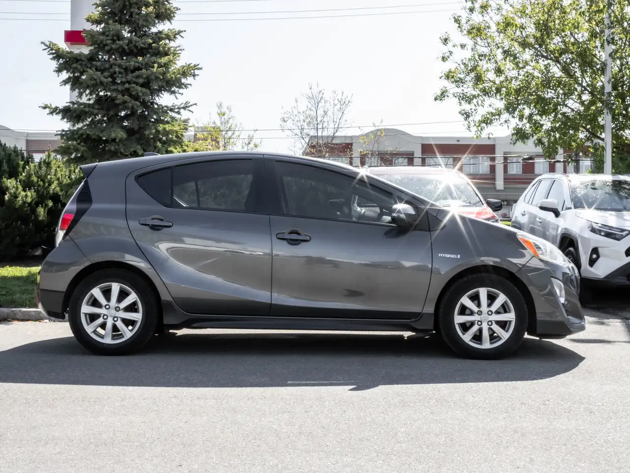 Toyota Prius c снимка Toyota Prius c