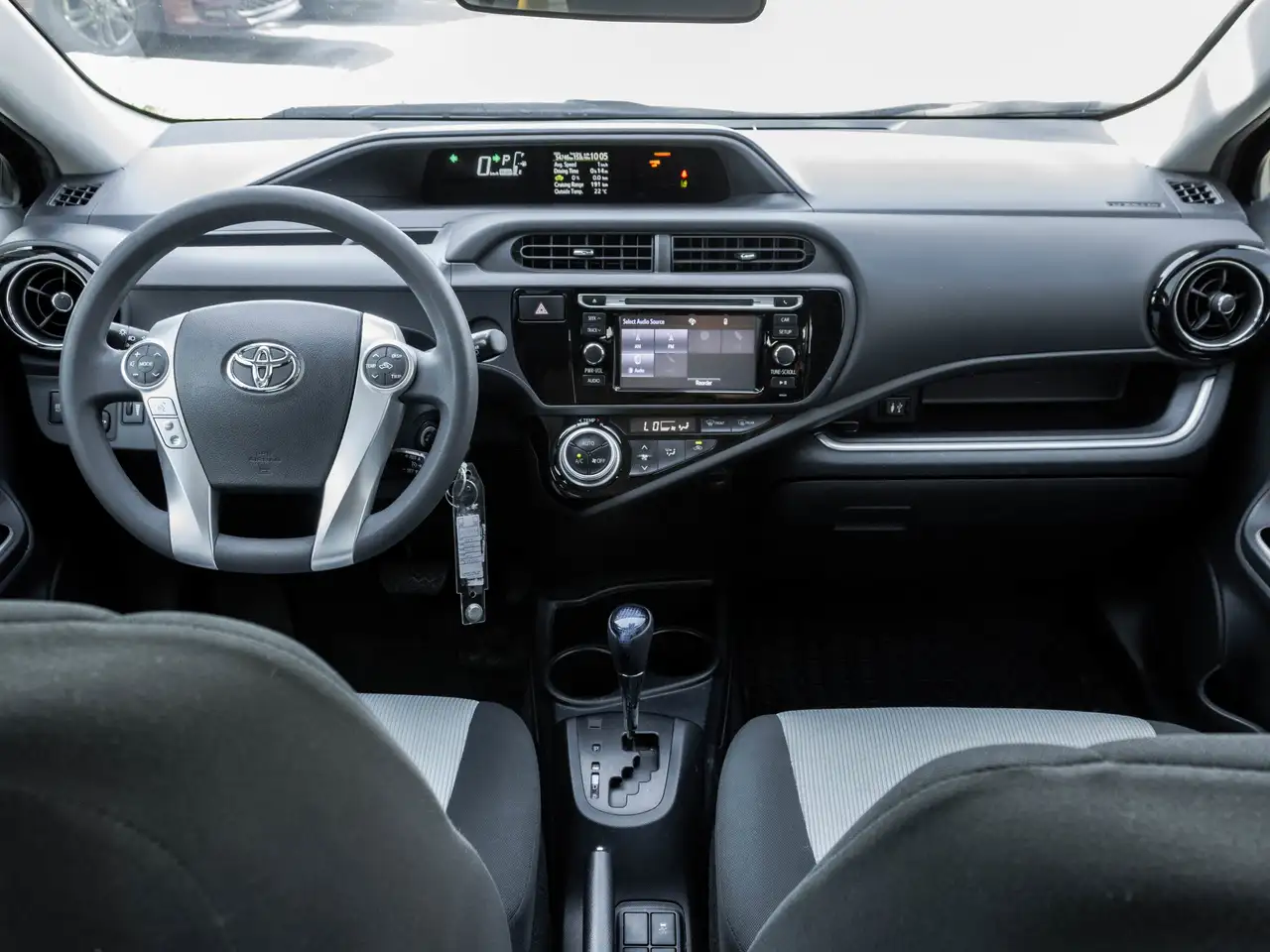 Toyota Prius c снимка Toyota Prius c