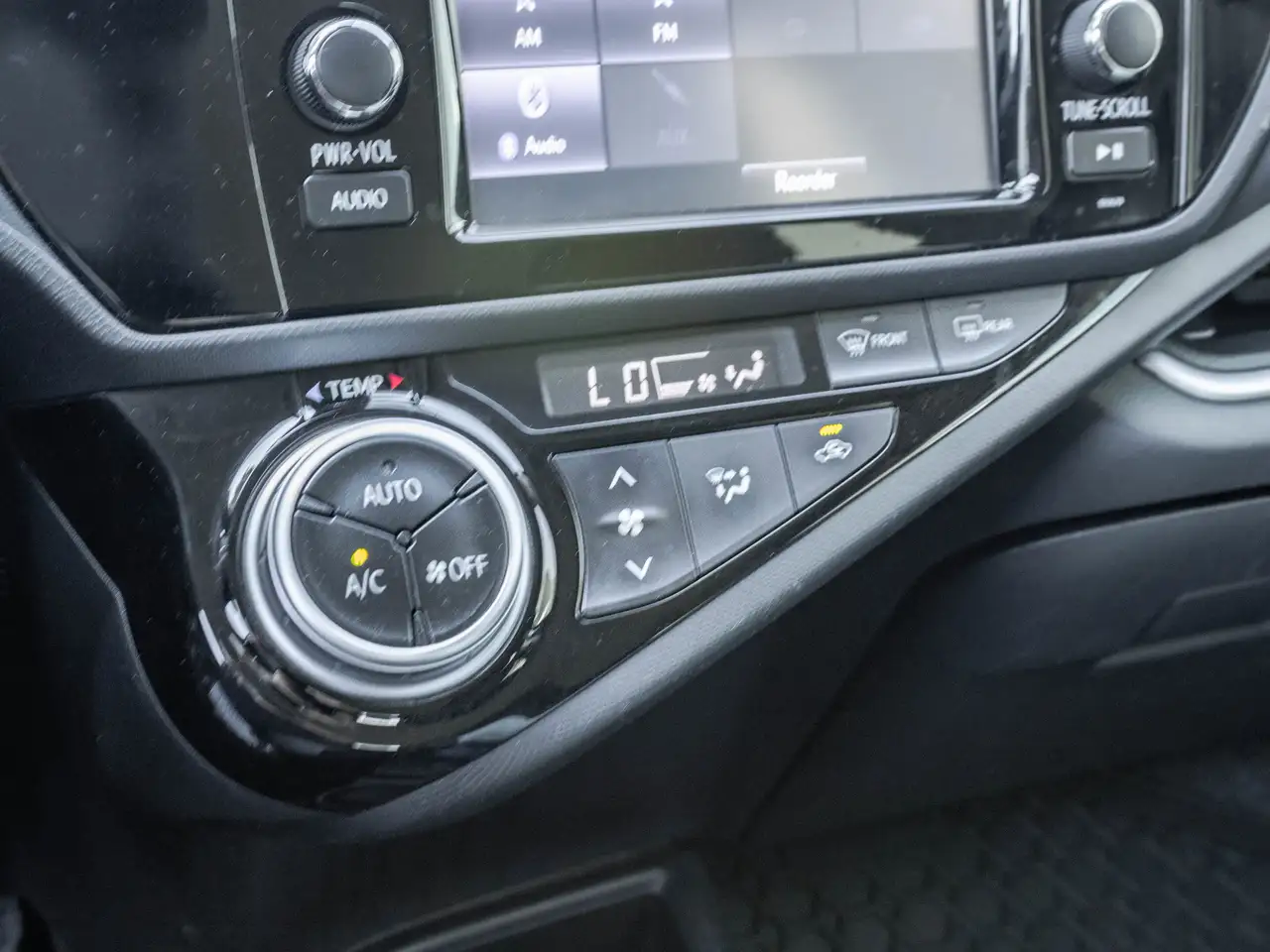 Toyota Prius c снимка Toyota Prius c