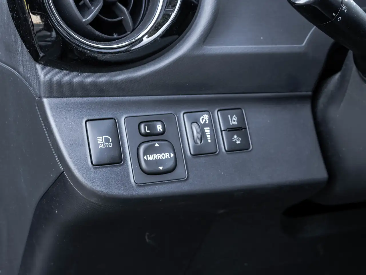 Toyota Prius c снимка Toyota Prius c