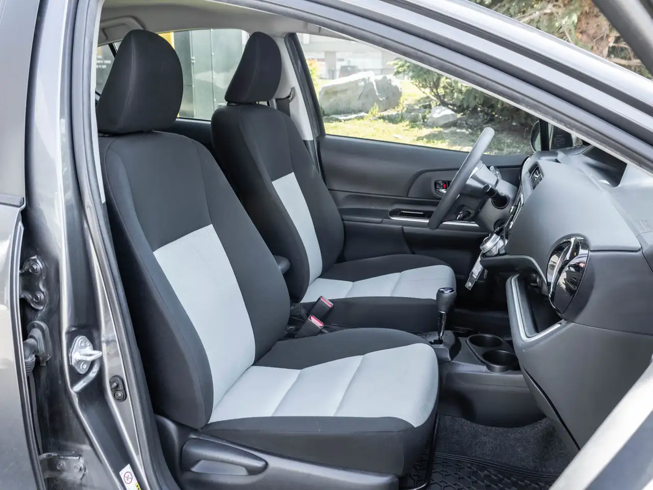 Toyota Prius c снимка Toyota Prius c