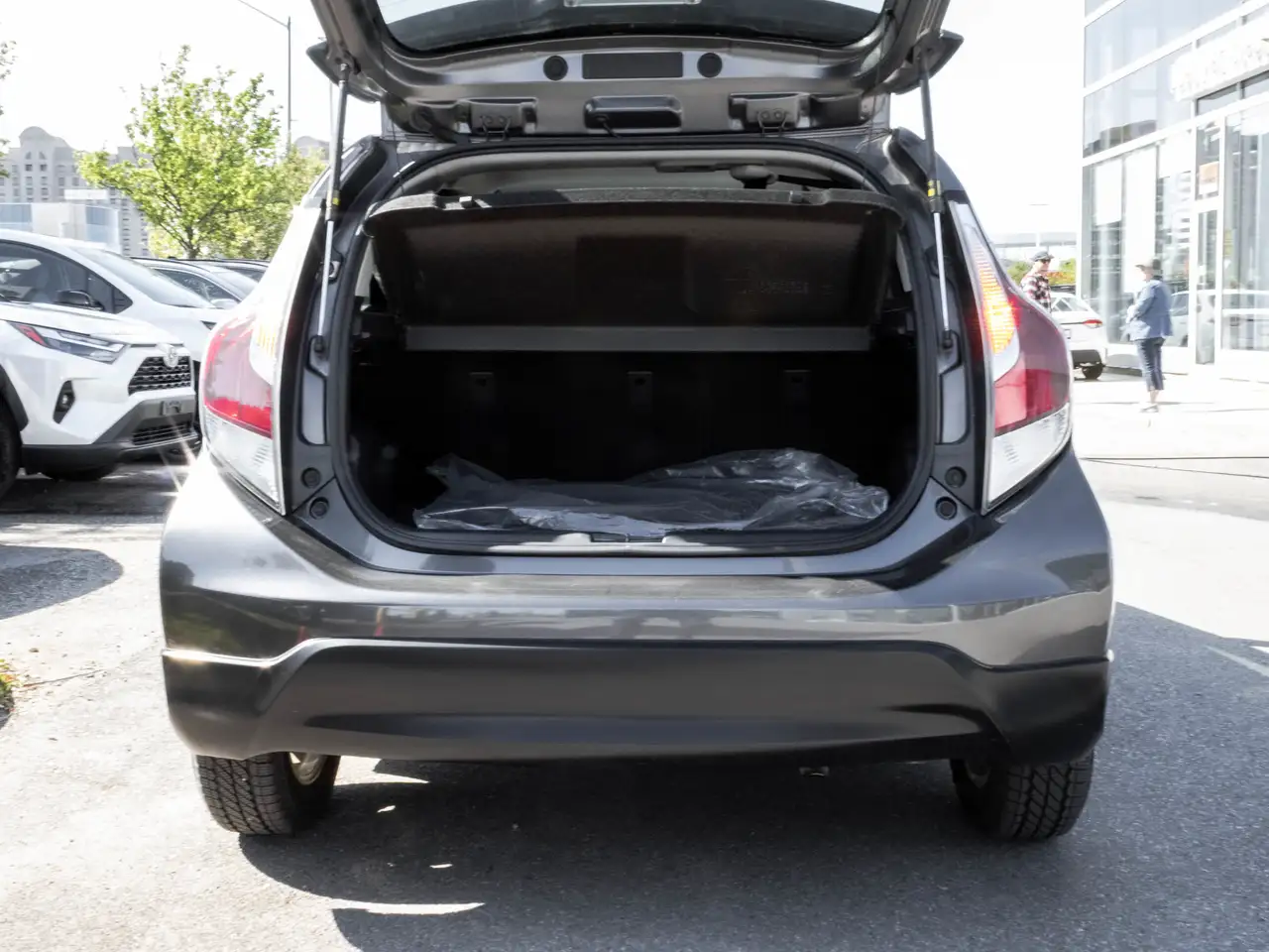 Toyota Prius c снимка Toyota Prius c