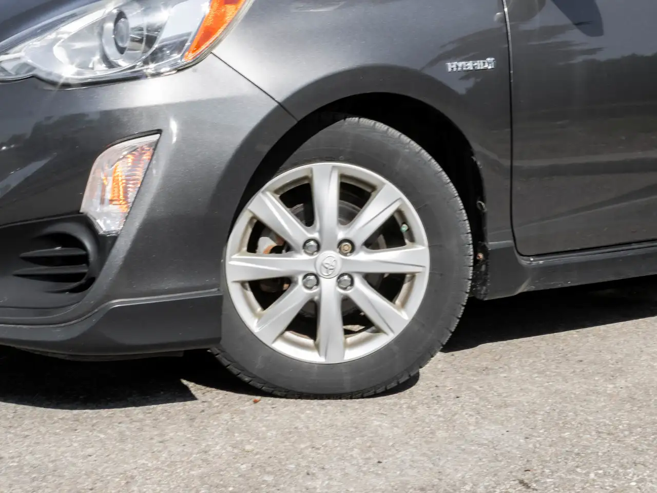 Toyota Prius c снимка Toyota Prius c
