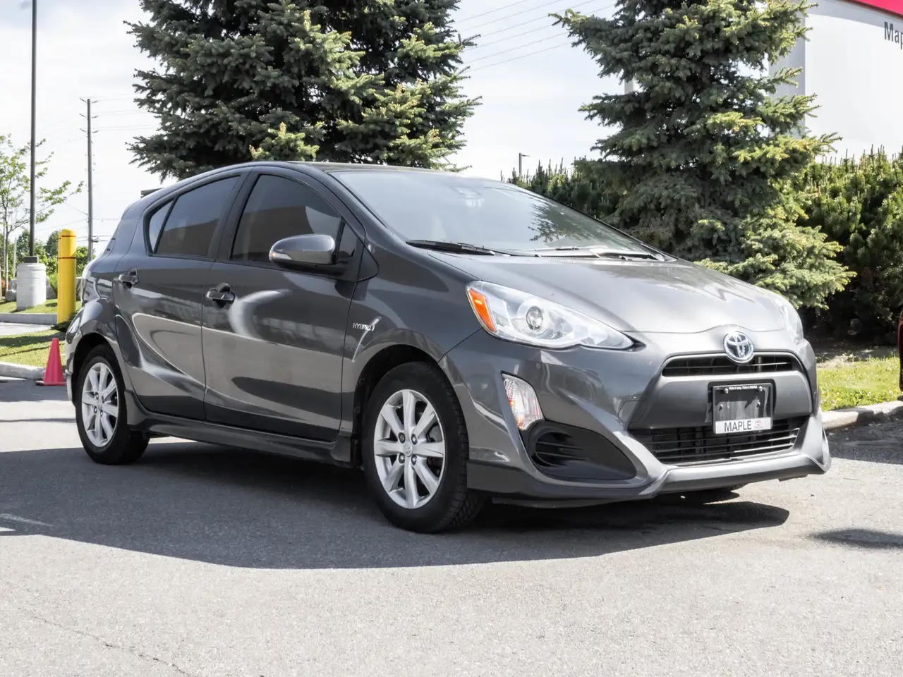 Toyota Prius c снимка Toyota Prius c