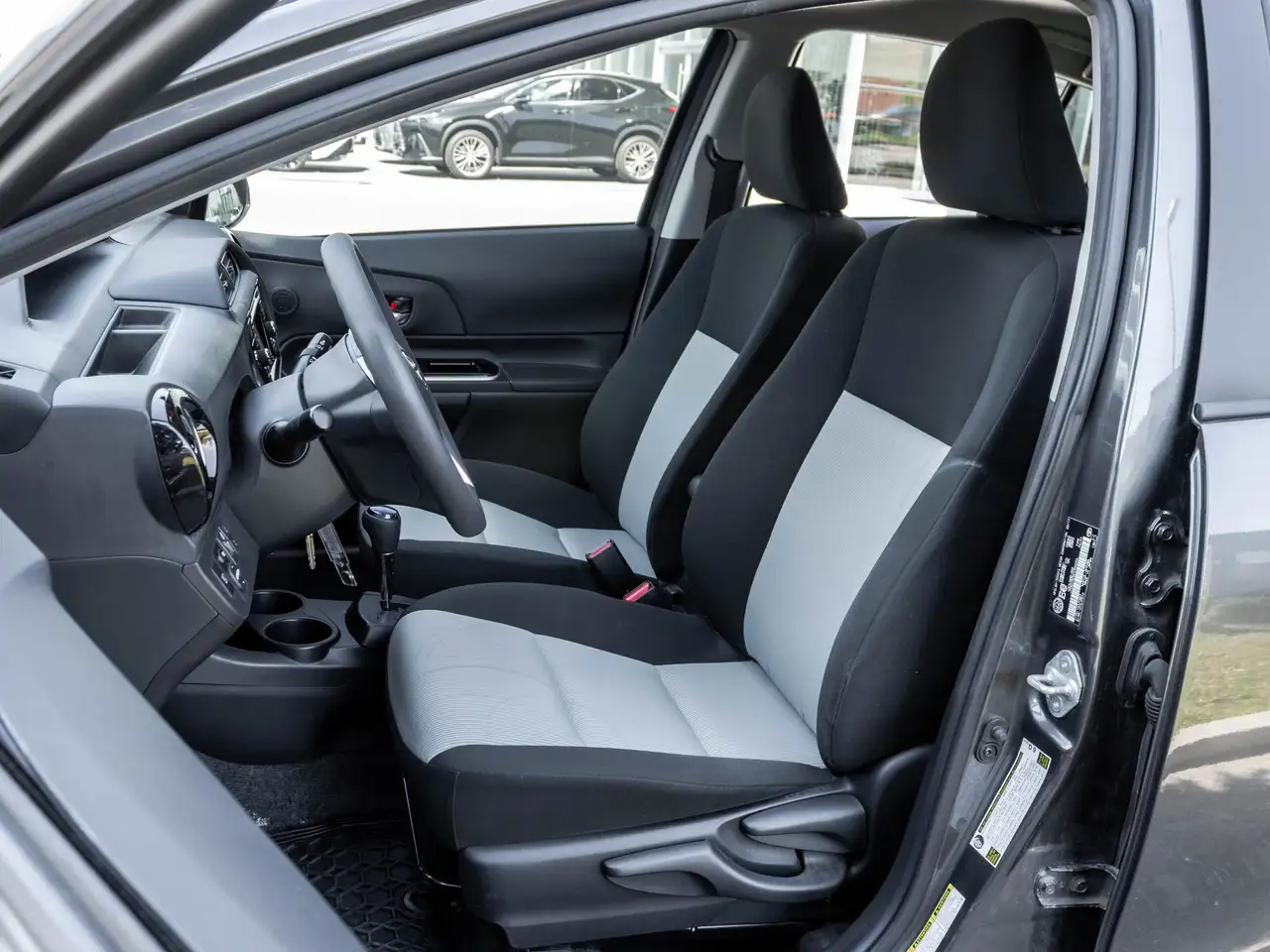 Toyota Prius c снимка Toyota Prius c