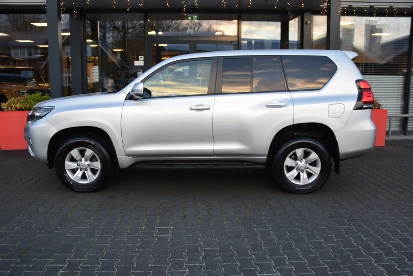 Toyota Land Cruiser 2.8 D-4D 5DRS CHALLENGER A/T VAN Zilver - 2