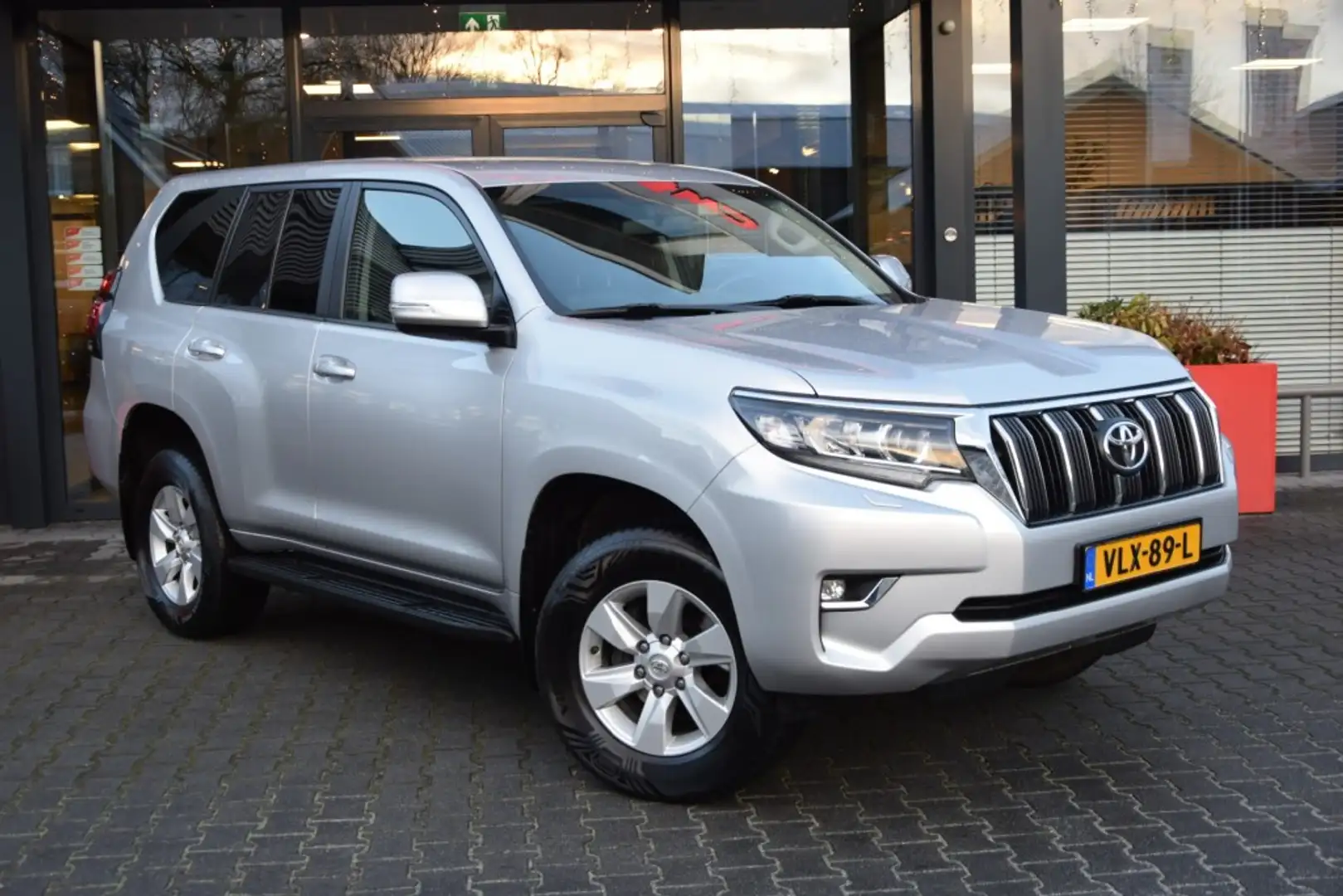 Toyota Land Cruiser 2.8 D-4D 5DRS CHALLENGER A/T VAN Zilver - 1