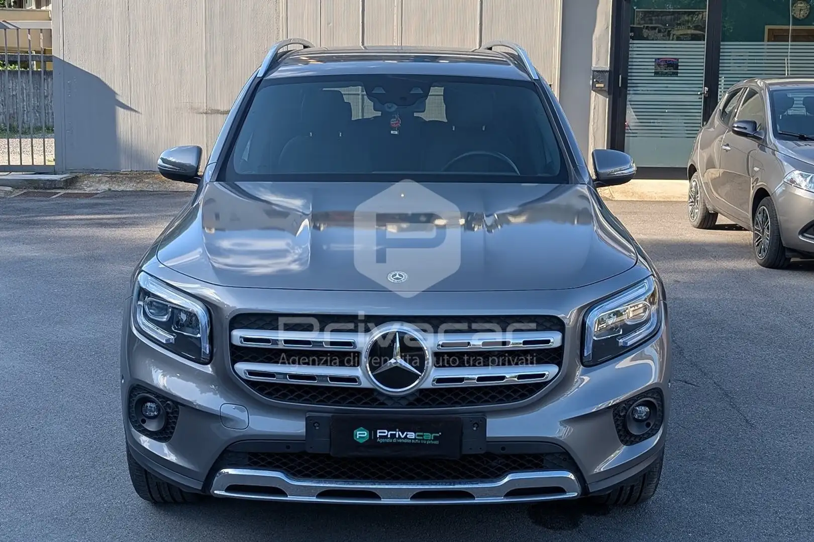 Mercedes-Benz GLB 200 GLB 200 d Automatic Sport Plus Stříbrná - 2