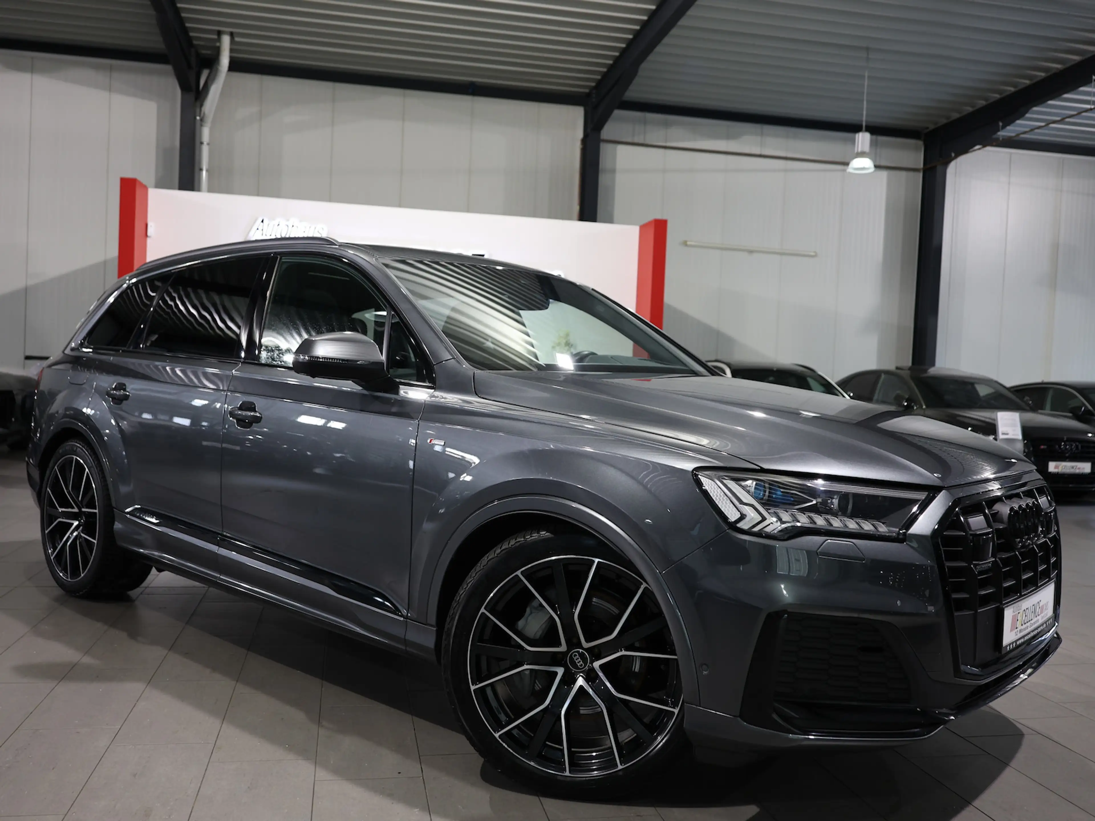 Audi Q7 50 TDI Q S-LINE SPORT PLUS BLACK / 7-SITZER / — photo 2