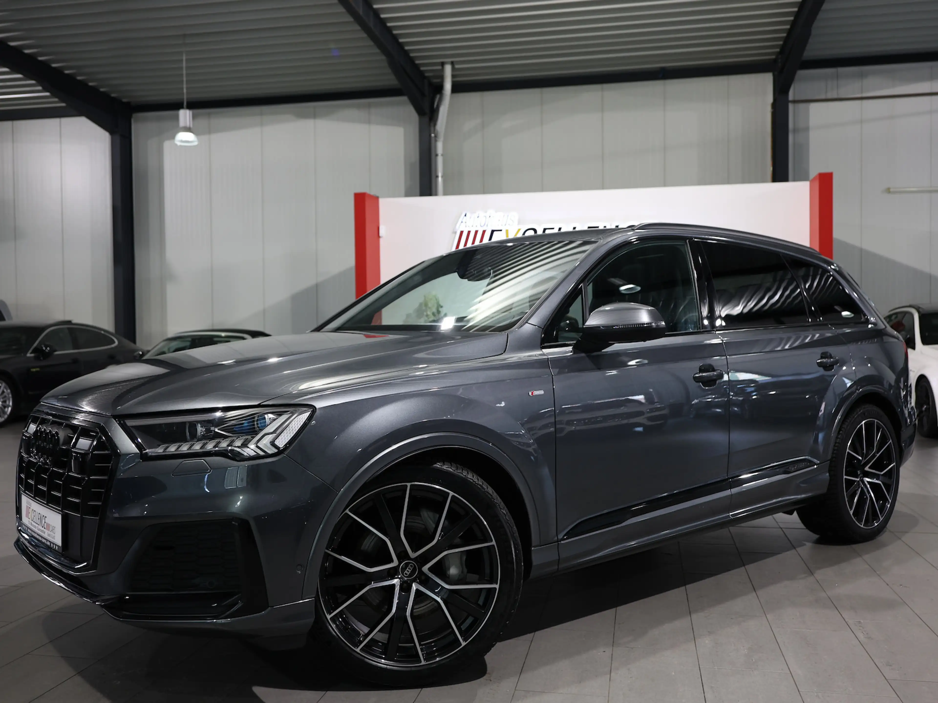 Audi Q7 50 TDI Q S-LINE SPORT PLUS BLACK / 7-SITZER / — photo 4
