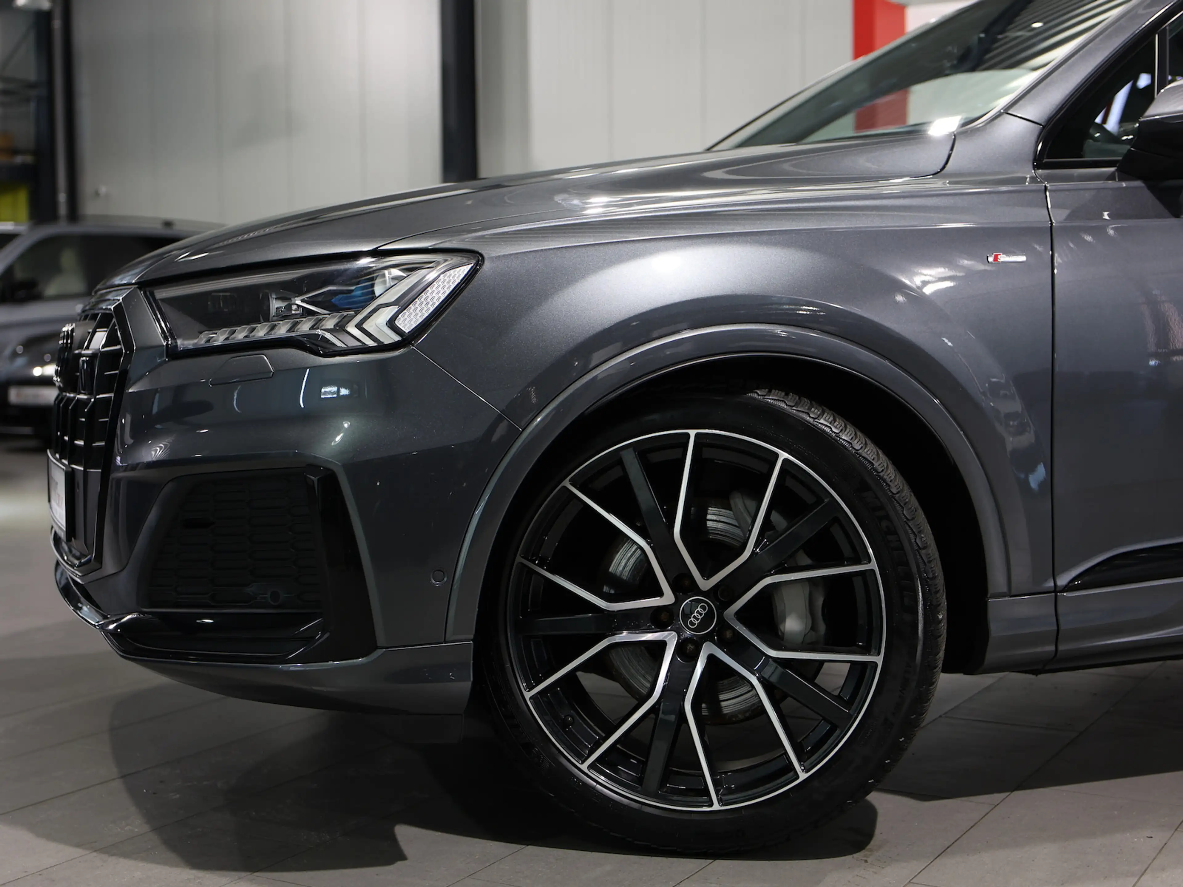 Audi Q7 50 TDI Q S-LINE SPORT PLUS BLACK / 7-SITZER / — photo 5