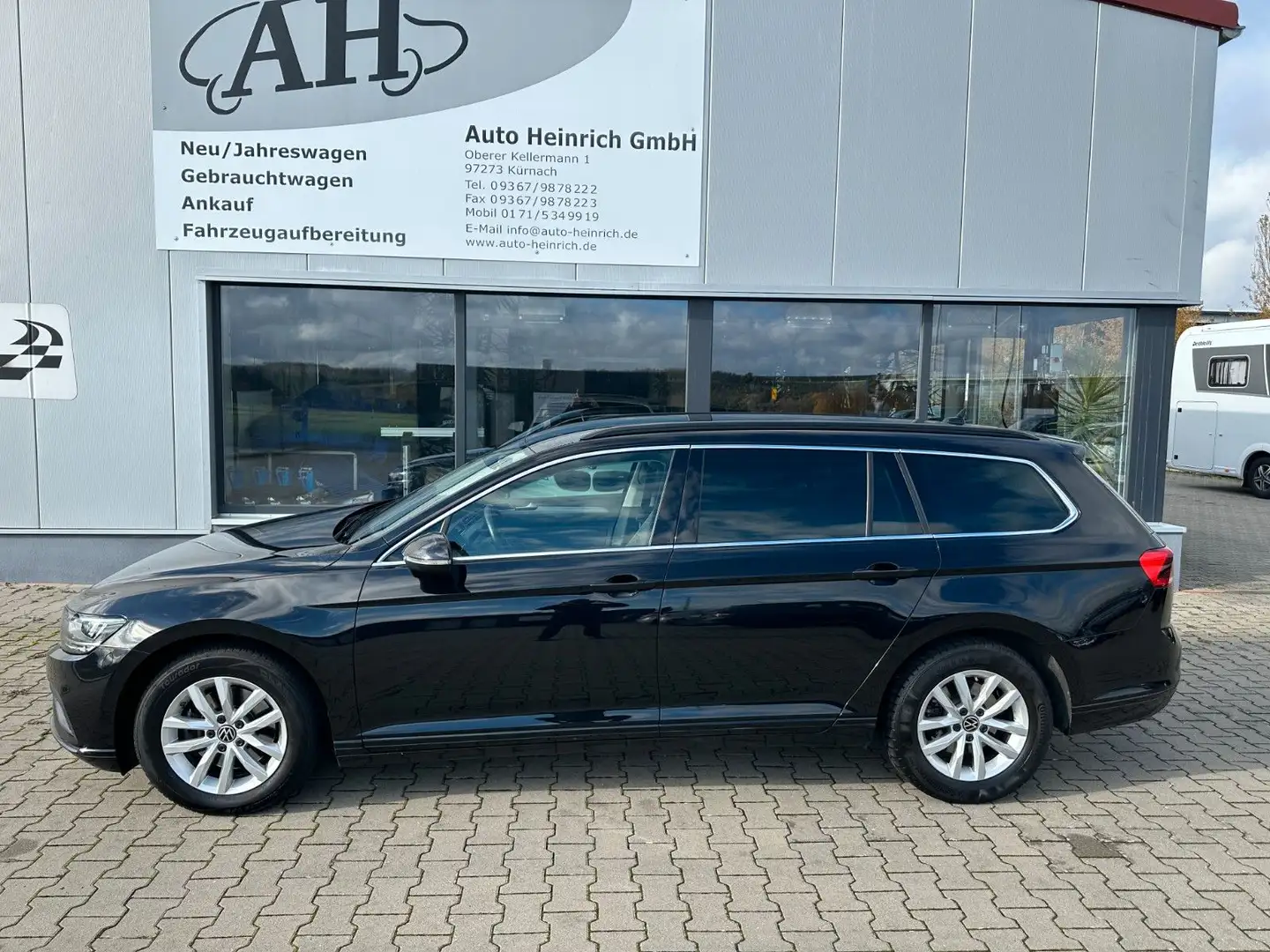 Volkswagen Passat Variant 1,5 TSI Business DSG*AHK*Navi*LED Schwarz - 2
