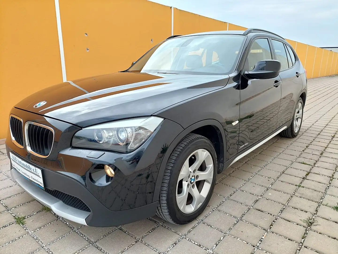 BMW X1 xDrive18d Österreich Paket erster besitz Schwarz - 1