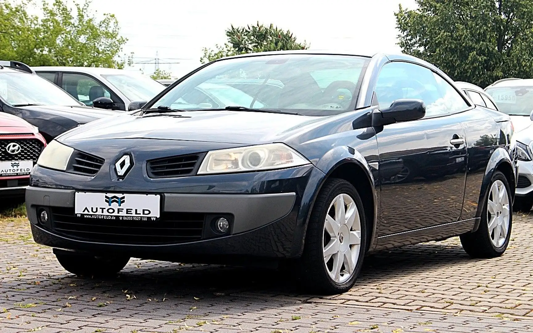 Renault Megane 2.0 /NAVI/TEILLEDER/PDC/TEMP/KLIMA/ Schwarz - 1