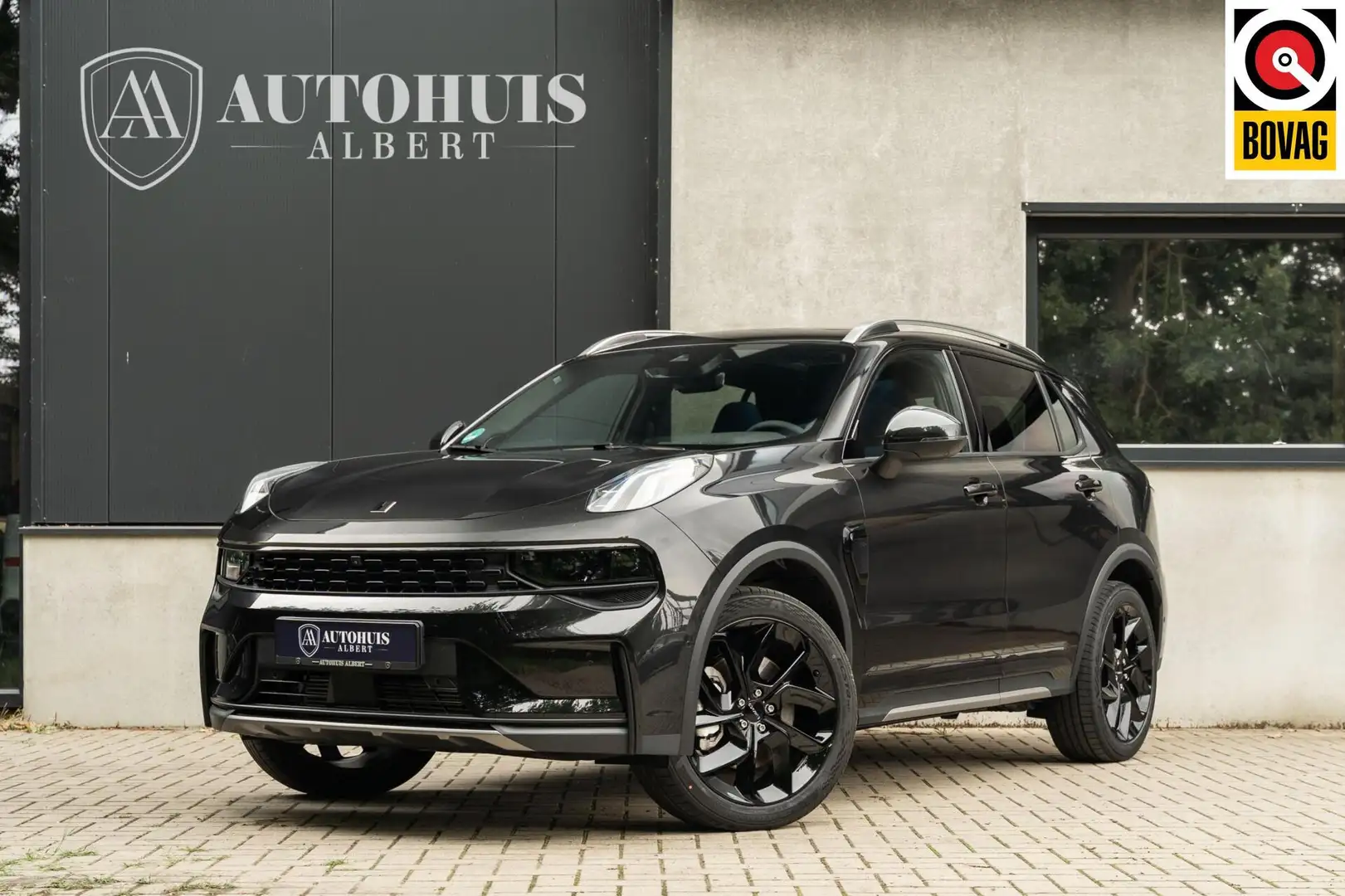 Lynk & Co 01 1.5 PHEV Black Editon 360c Pano ACC Infinity Schwarz - 1