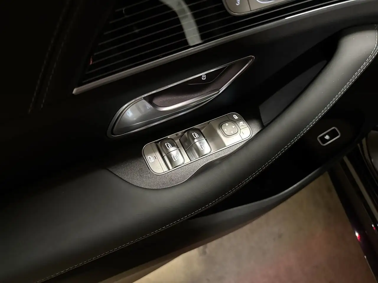 Mercedes-Benz GLE снимка Mercedes-Benz GLE