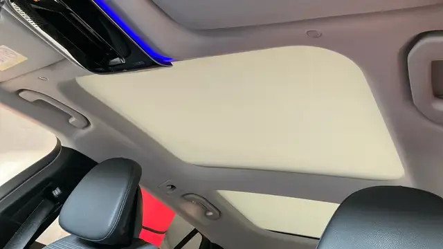 Mercedes-Benz C-Class view 13