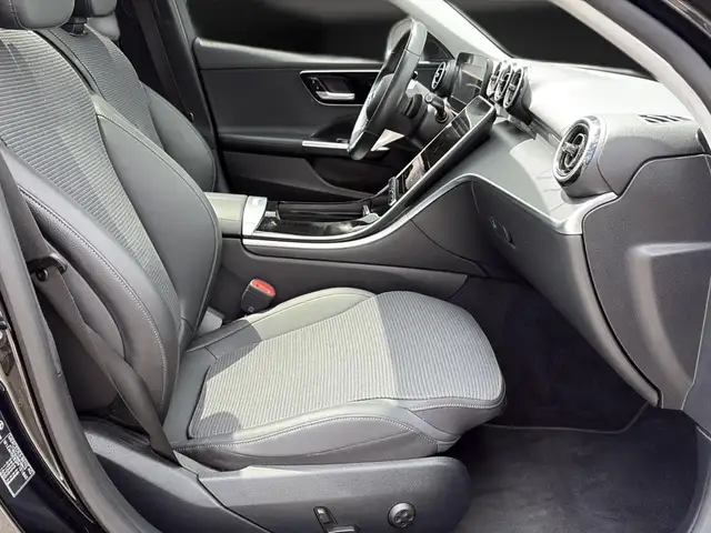 Mercedes-Benz C-Class view 14