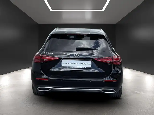 Mercedes-Benz C-Class view 9