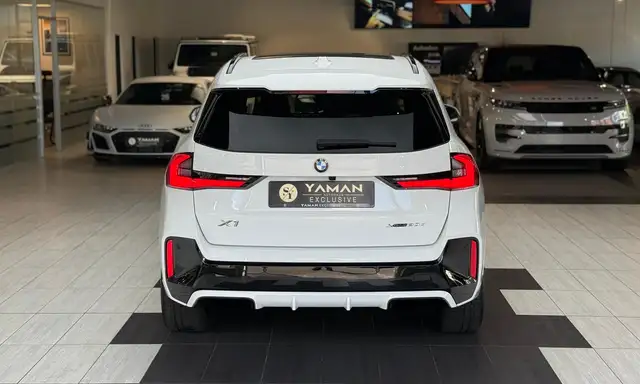 BMW X1 view 8