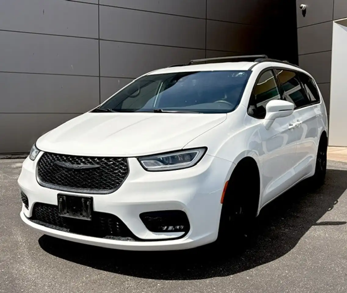 Chrysler Pacifica снимка Chrysler Pacifica