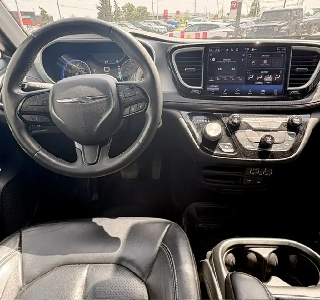 Chrysler Pacifica снимка Chrysler Pacifica