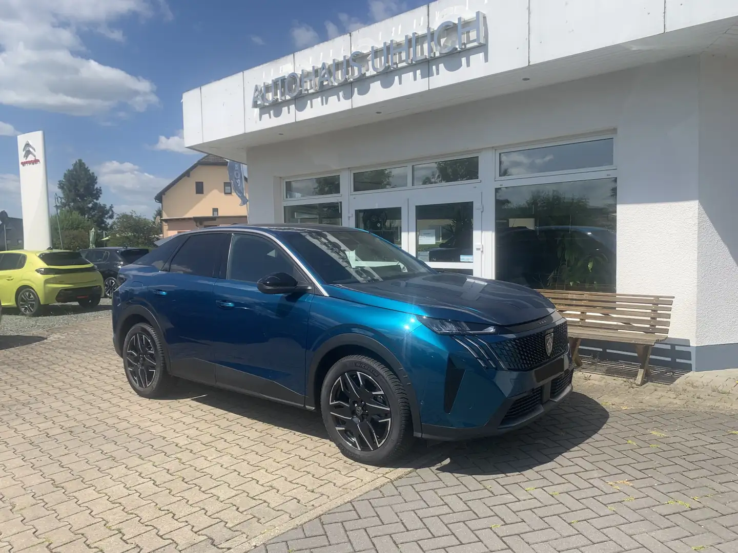 Peugeot 3008 Hybrid 145 Allure Blau - 1