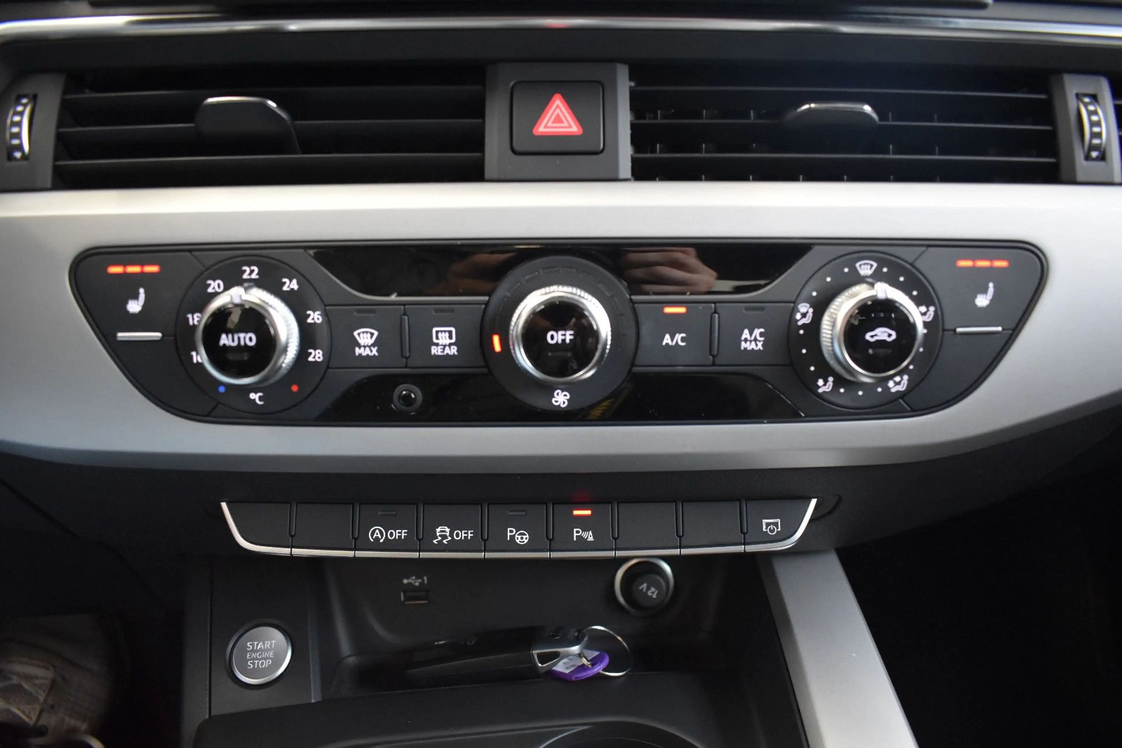 Audi A4 30TDI Avant S-tronic LED~Navi3D~PDC~DAB — photo 13