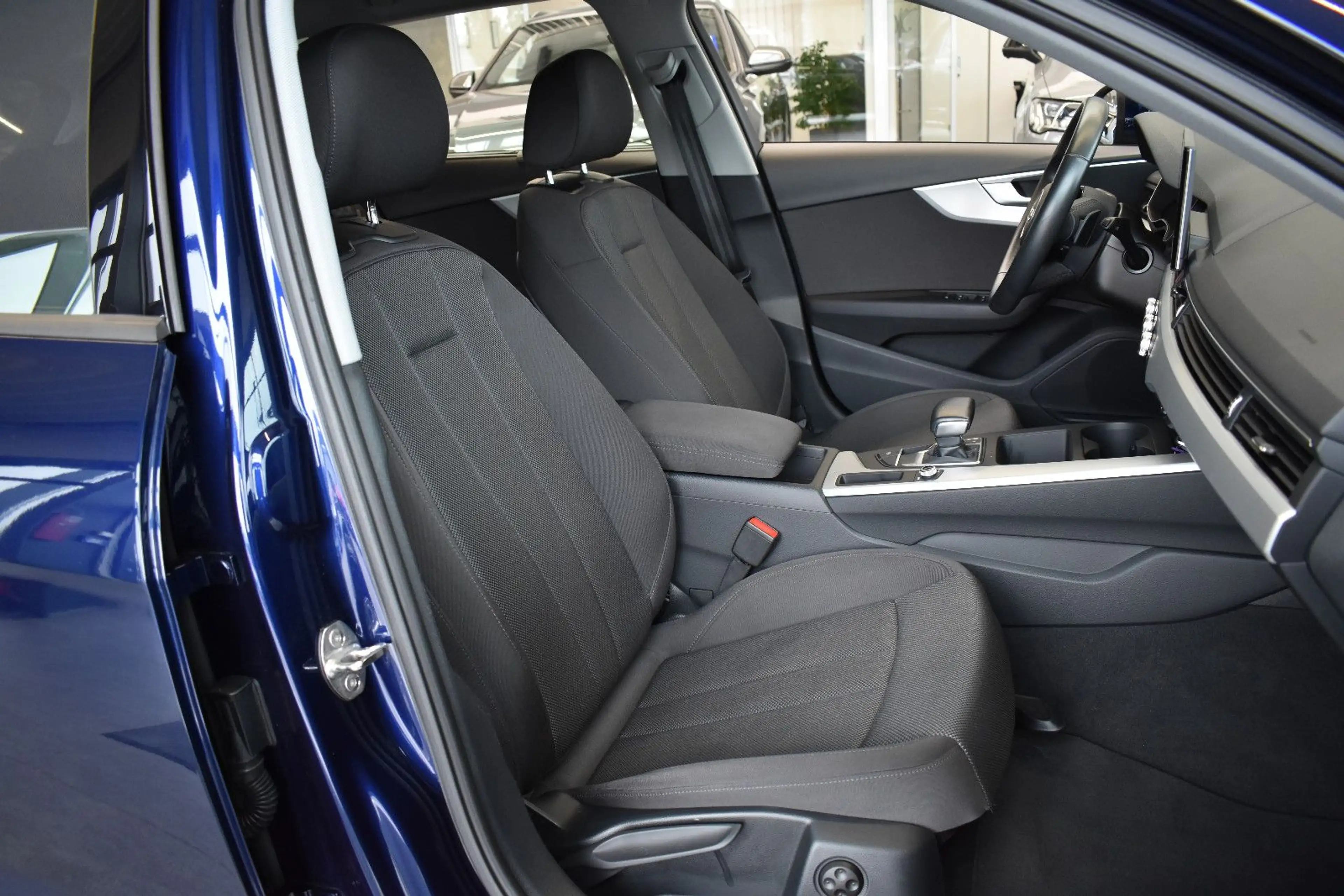 Audi A4 30TDI Avant S-tronic LED~Navi3D~PDC~DAB — photo 9