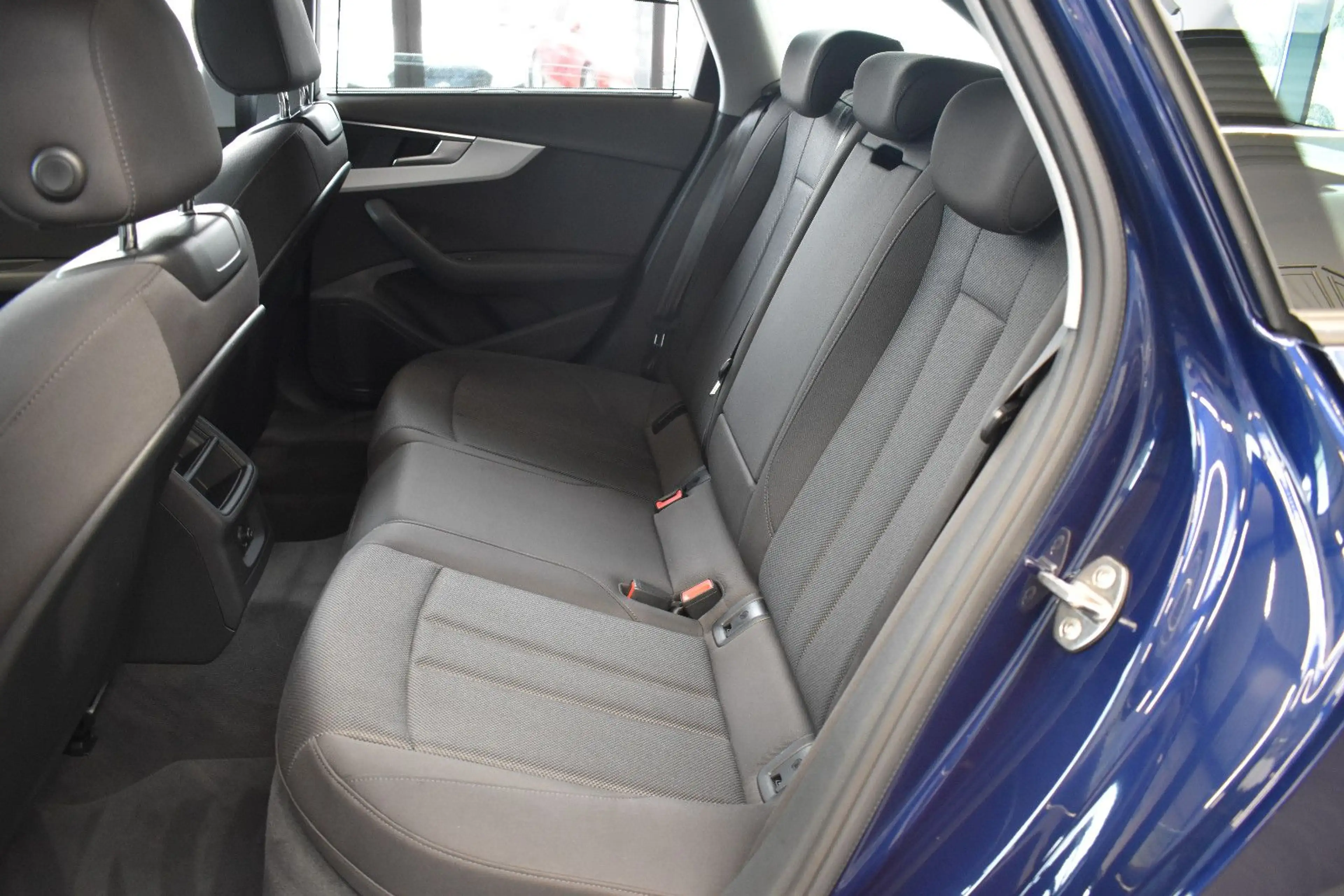 Audi A4 30TDI Avant S-tronic LED~Navi3D~PDC~DAB — photo 11