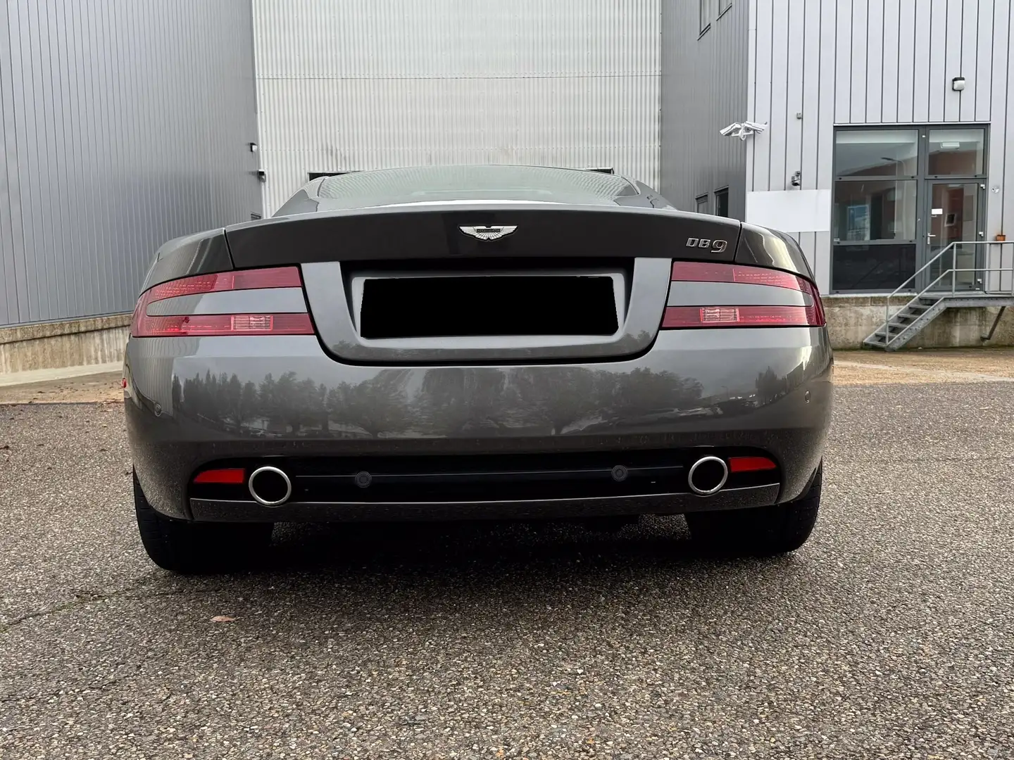 Aston Martin DB9 Grijs - 2