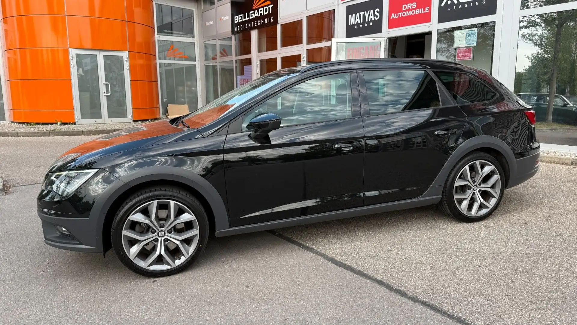 SEAT Leon ST X-Perience 4Drive/Leder/Pano/LED/Navi Schwarz - 2
