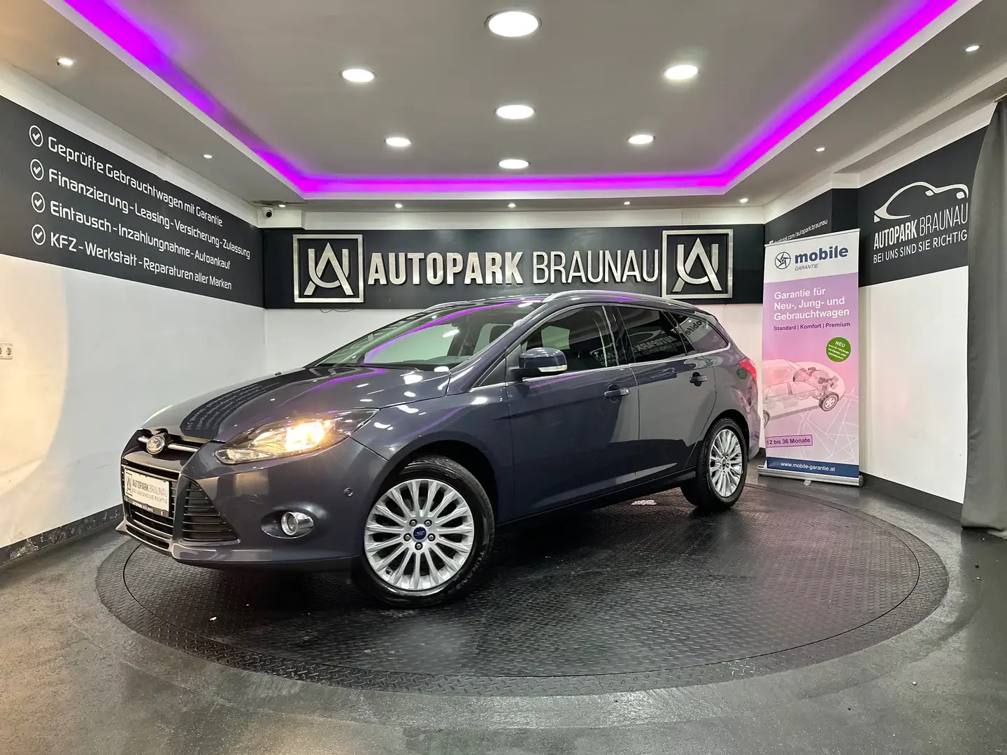 Ford Focus Traveller Titanium 1,0 EcoBoost *SZH*PDC* Grijs - 1