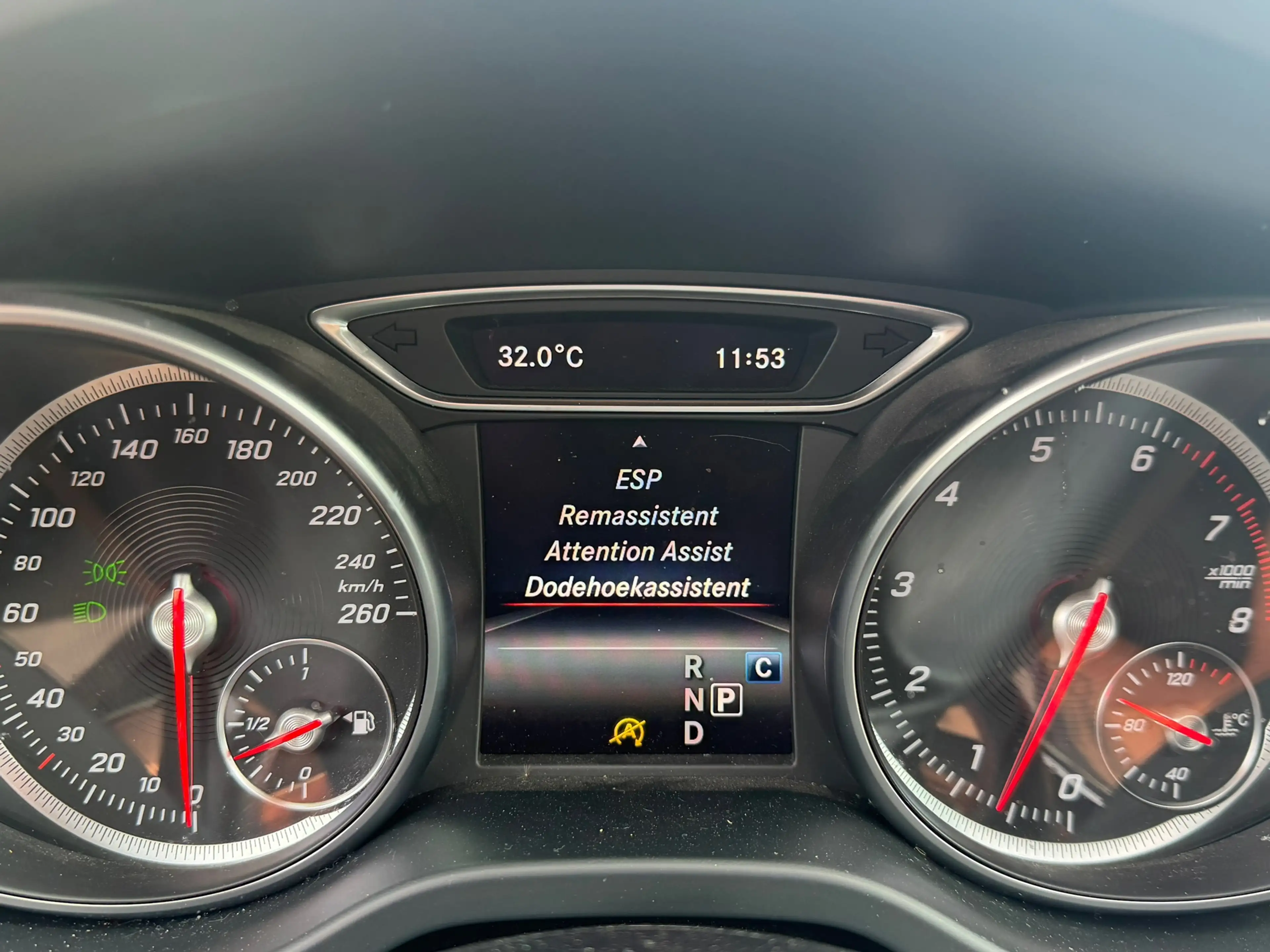 Mercedes-Benz GLA 250 4Matic Premium Plus AMG 211PK! Pano l Sfeerver l C — photo 39