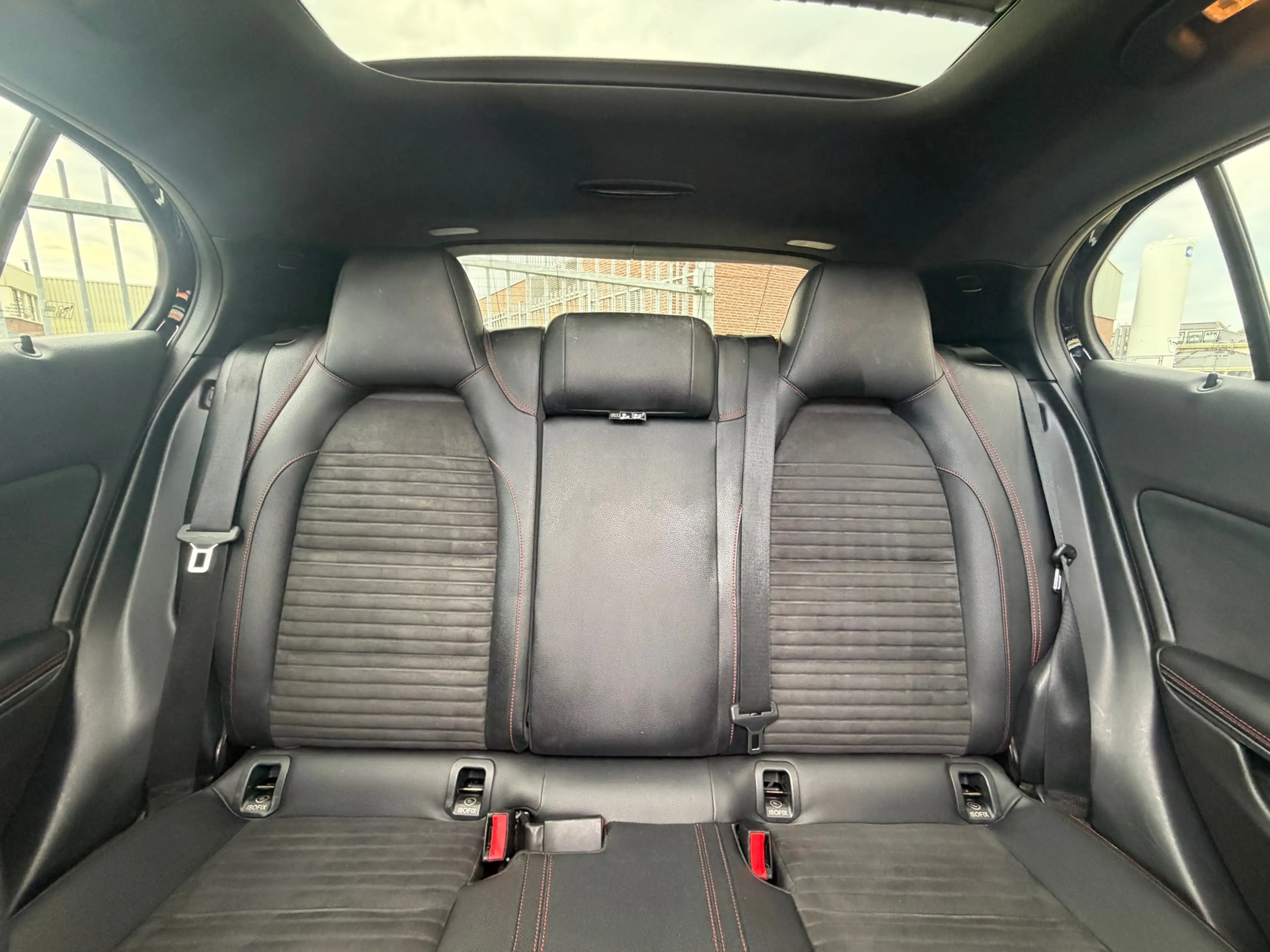 Mercedes-Benz GLA 250 4Matic Premium Plus AMG 211PK! Pano l Sfeerver l C — photo 17