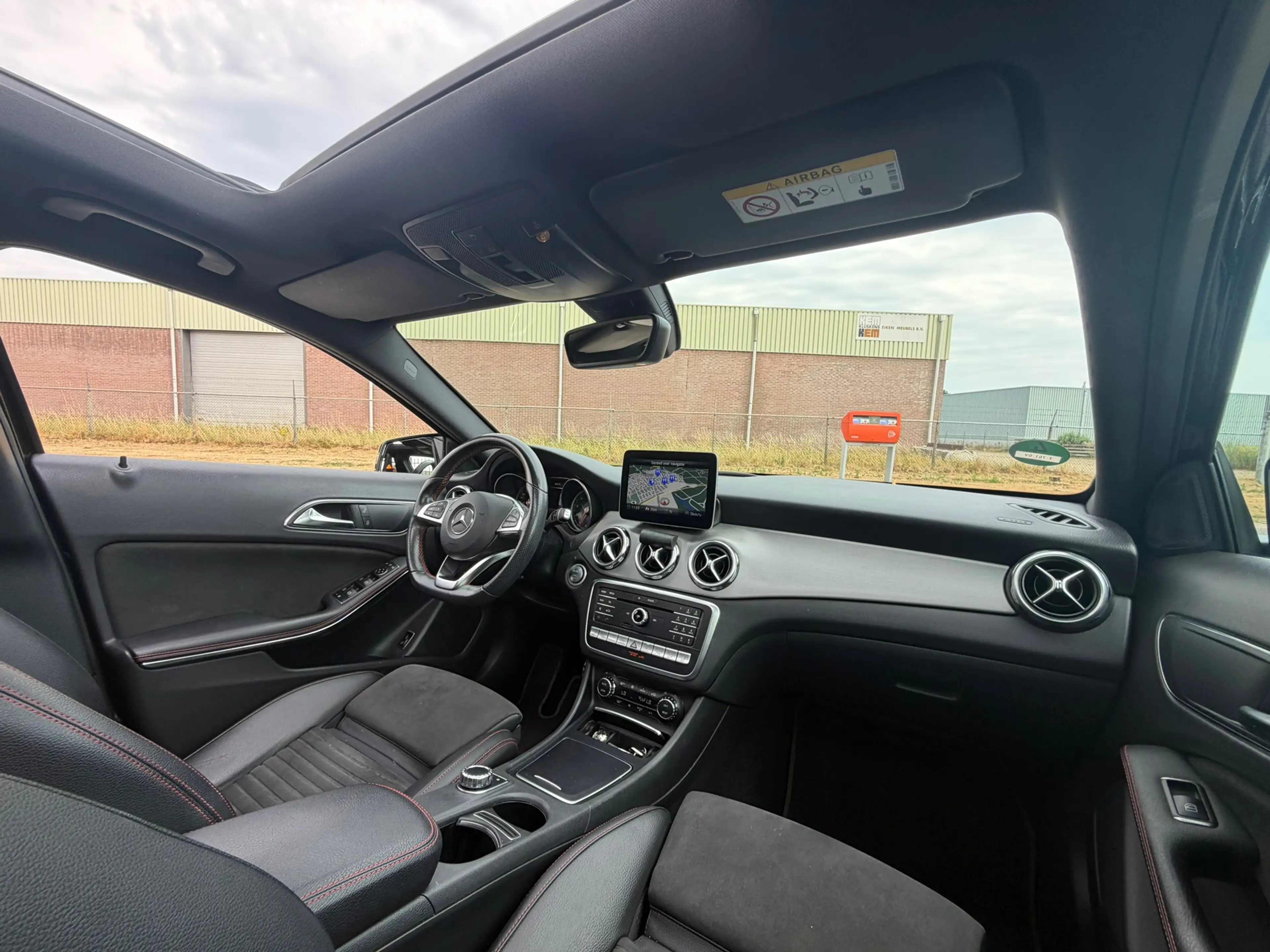 Mercedes-Benz GLA 250 4Matic Premium Plus AMG 211PK! Pano l Sfeerver l C — photo 14