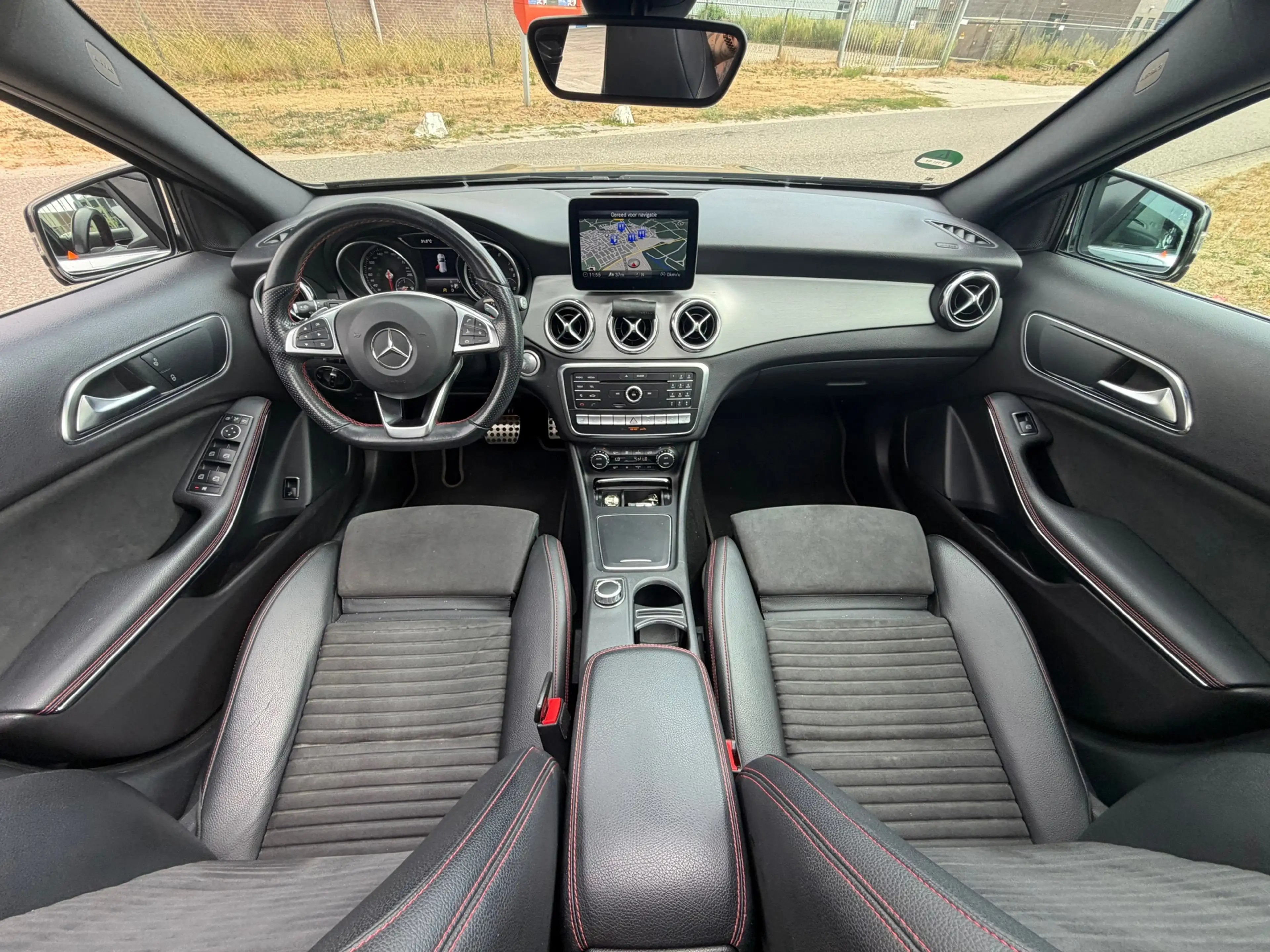 Mercedes-Benz GLA 250 4Matic Premium Plus AMG 211PK! Pano l Sfeerver l C — photo 8