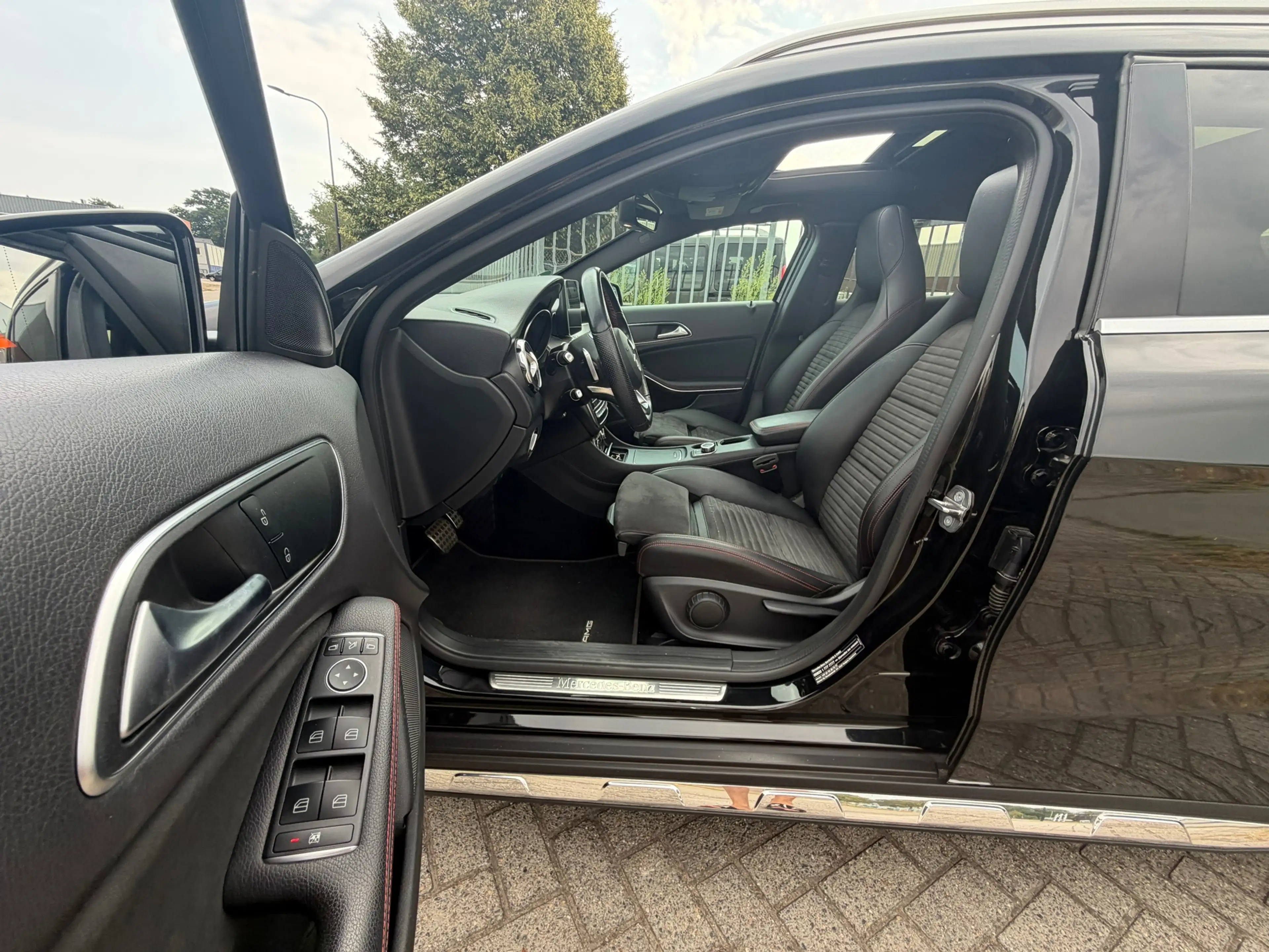 Mercedes-Benz GLA 250 4Matic Premium Plus AMG 211PK! Pano l Sfeerver l C — photo 4