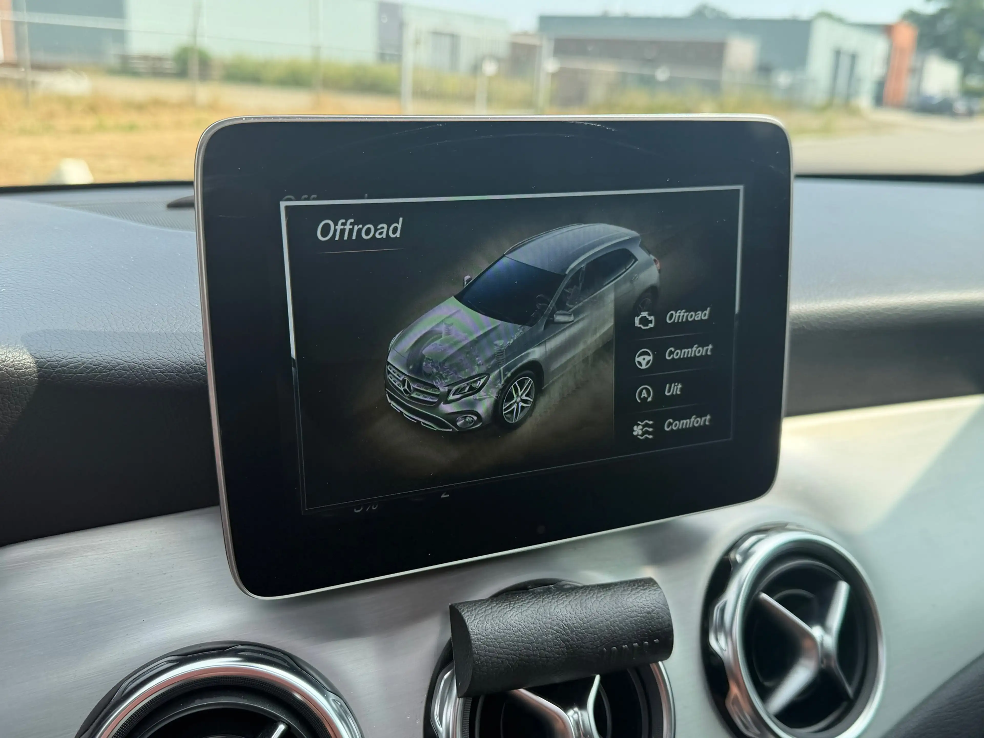 Mercedes-Benz GLA 250 4Matic Premium Plus AMG 211PK! Pano l Sfeerver l C — photo 21
