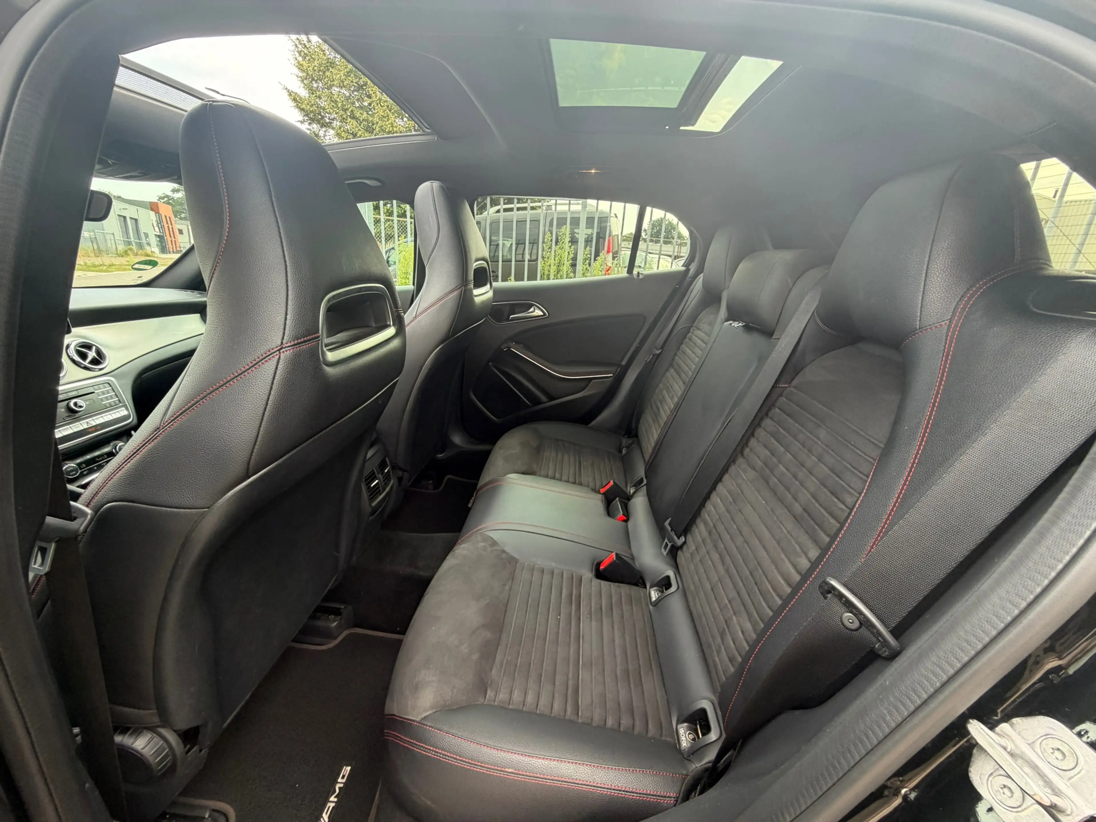 Mercedes-Benz GLA 250 4Matic Premium Plus AMG 211PK! Pano l Sfeerver l C — photo 18