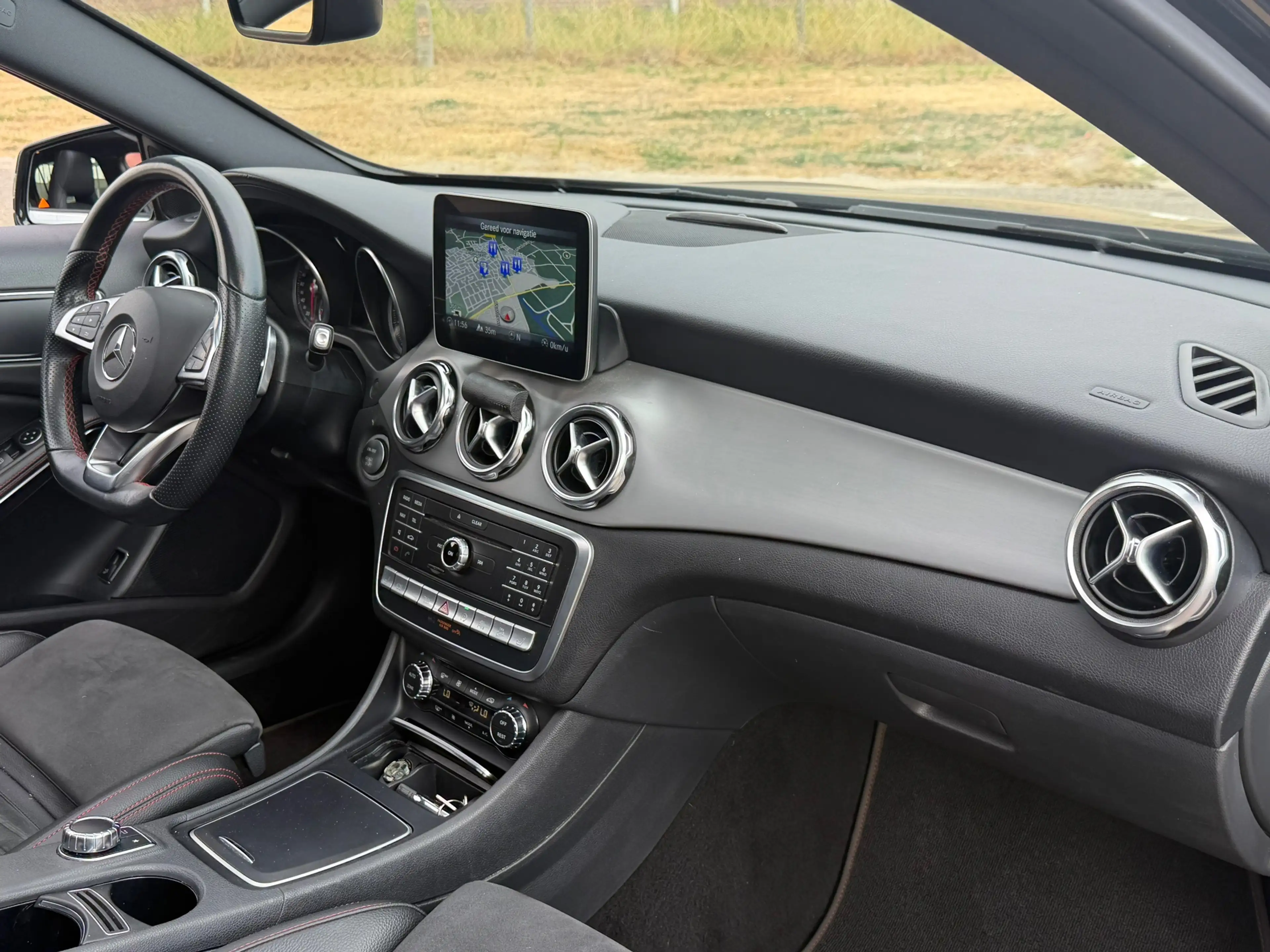 Mercedes-Benz GLA 250 4Matic Premium Plus AMG 211PK! Pano l Sfeerver l C — photo 15