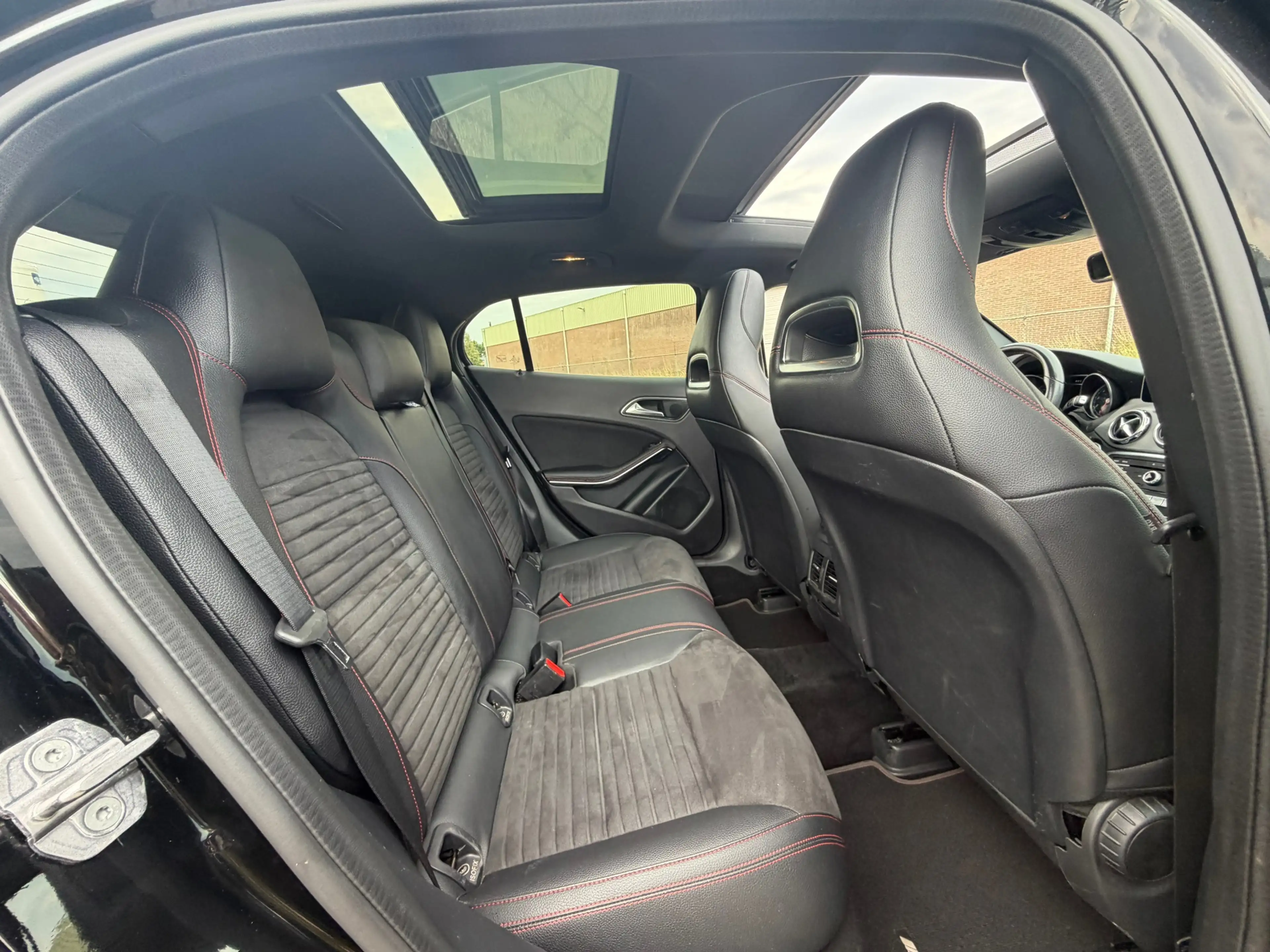 Mercedes-Benz GLA 250 4Matic Premium Plus AMG 211PK! Pano l Sfeerver l C — photo 16