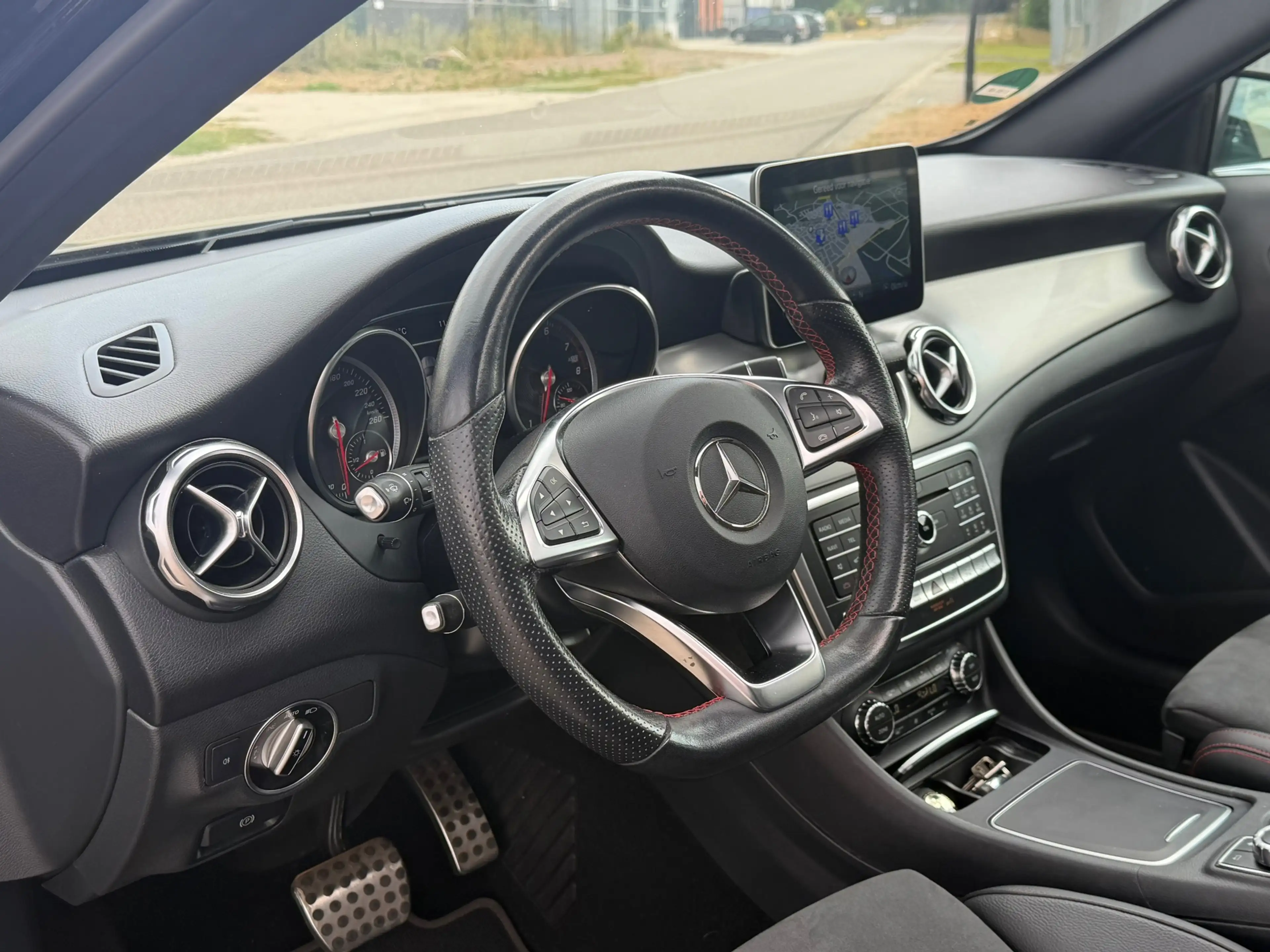 Mercedes-Benz GLA 250 4Matic Premium Plus AMG 211PK! Pano l Sfeerver l C — photo 7