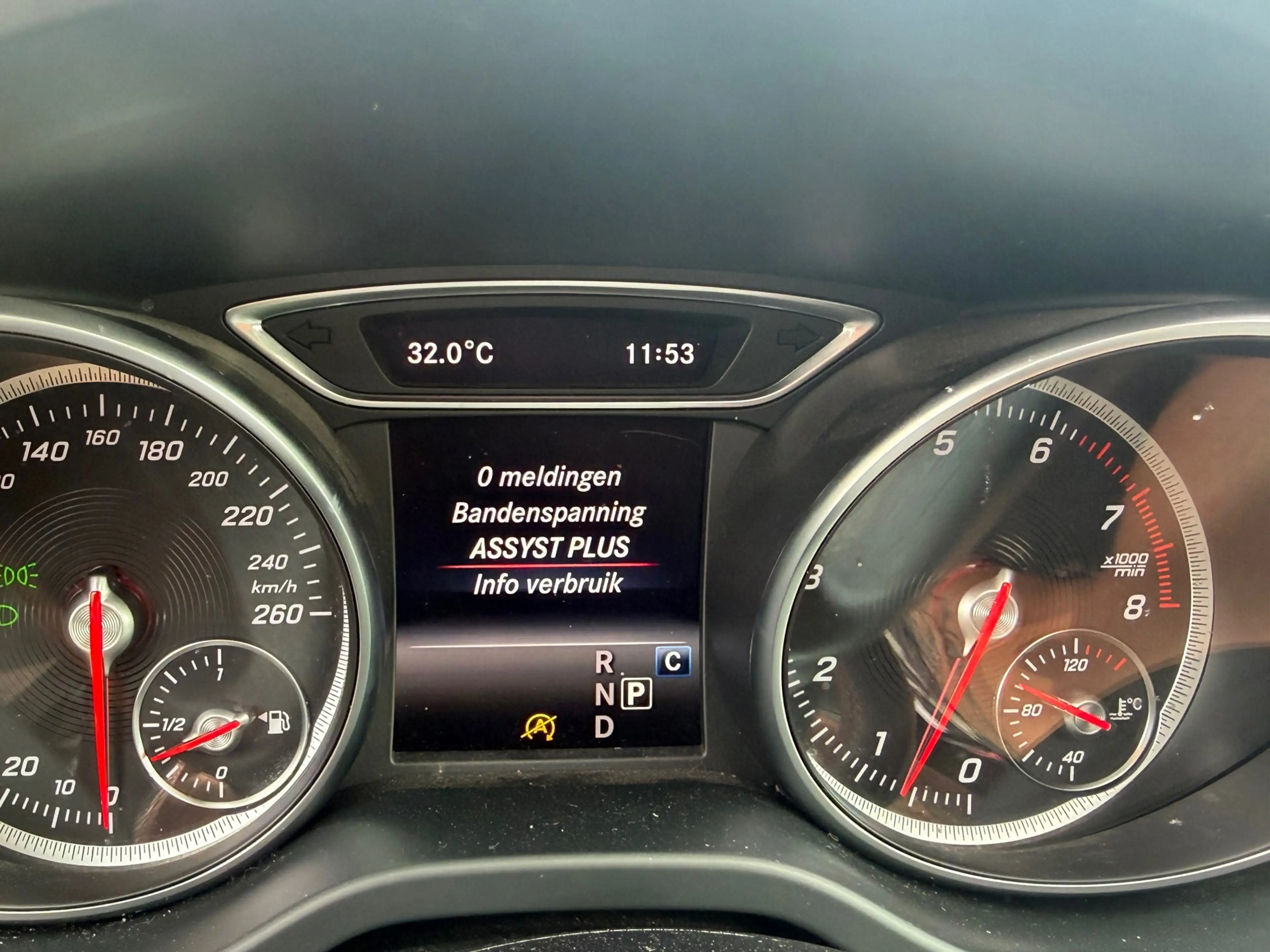 Mercedes-Benz GLA 250 4Matic Premium Plus AMG 211PK! Pano l Sfeerver l C — photo 41