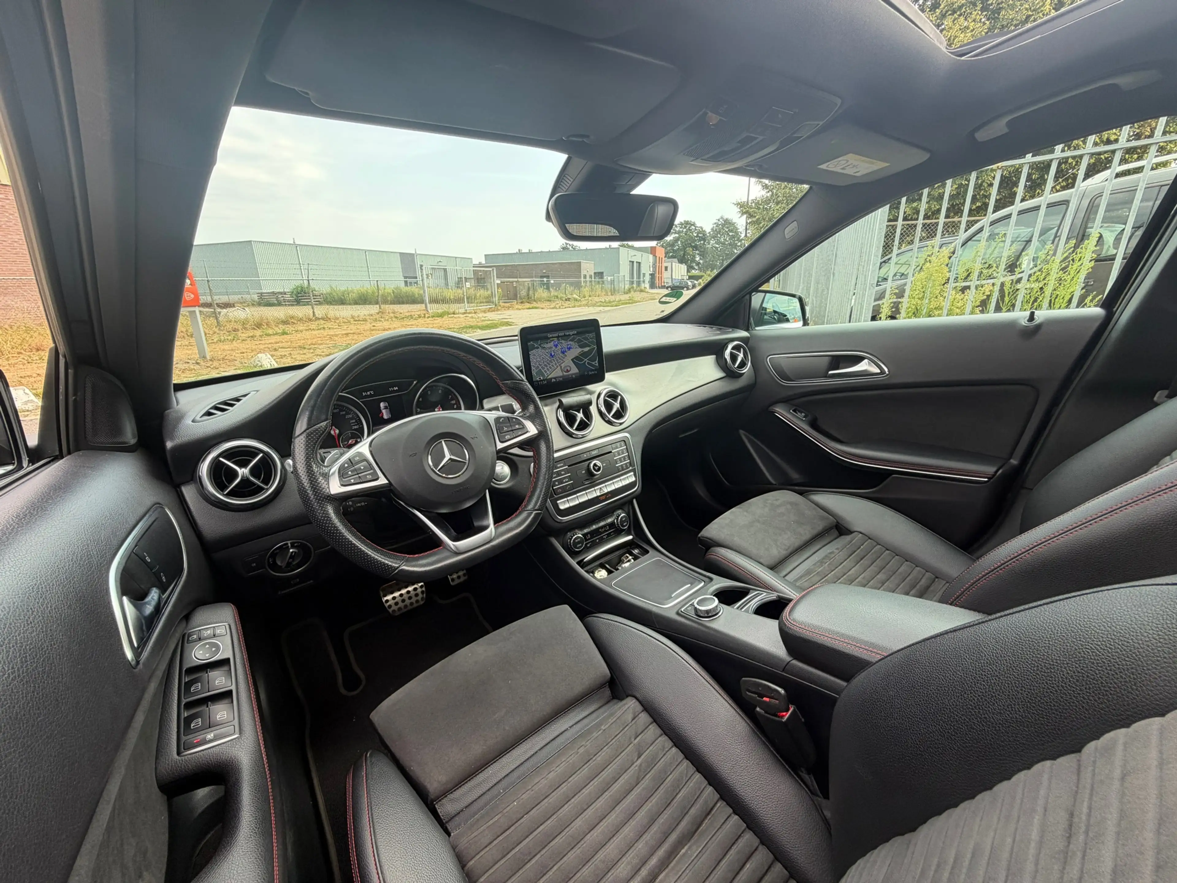 Mercedes-Benz GLA 250 4Matic Premium Plus AMG 211PK! Pano l Sfeerver l C — photo 6