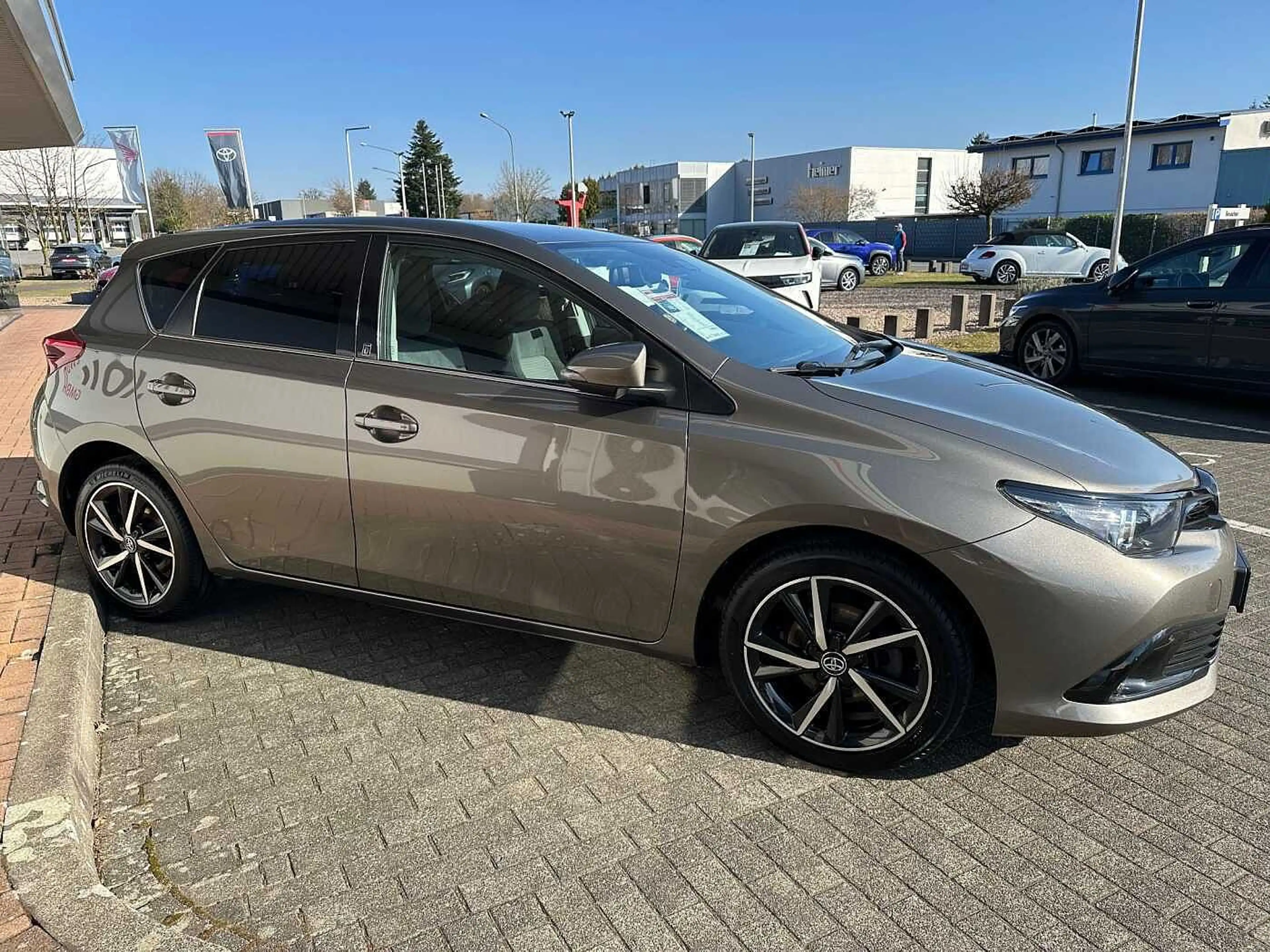 Toyota Auris 1.2 Turbo - Keyfree, CAM, SHZ, BT ... - — photo 7