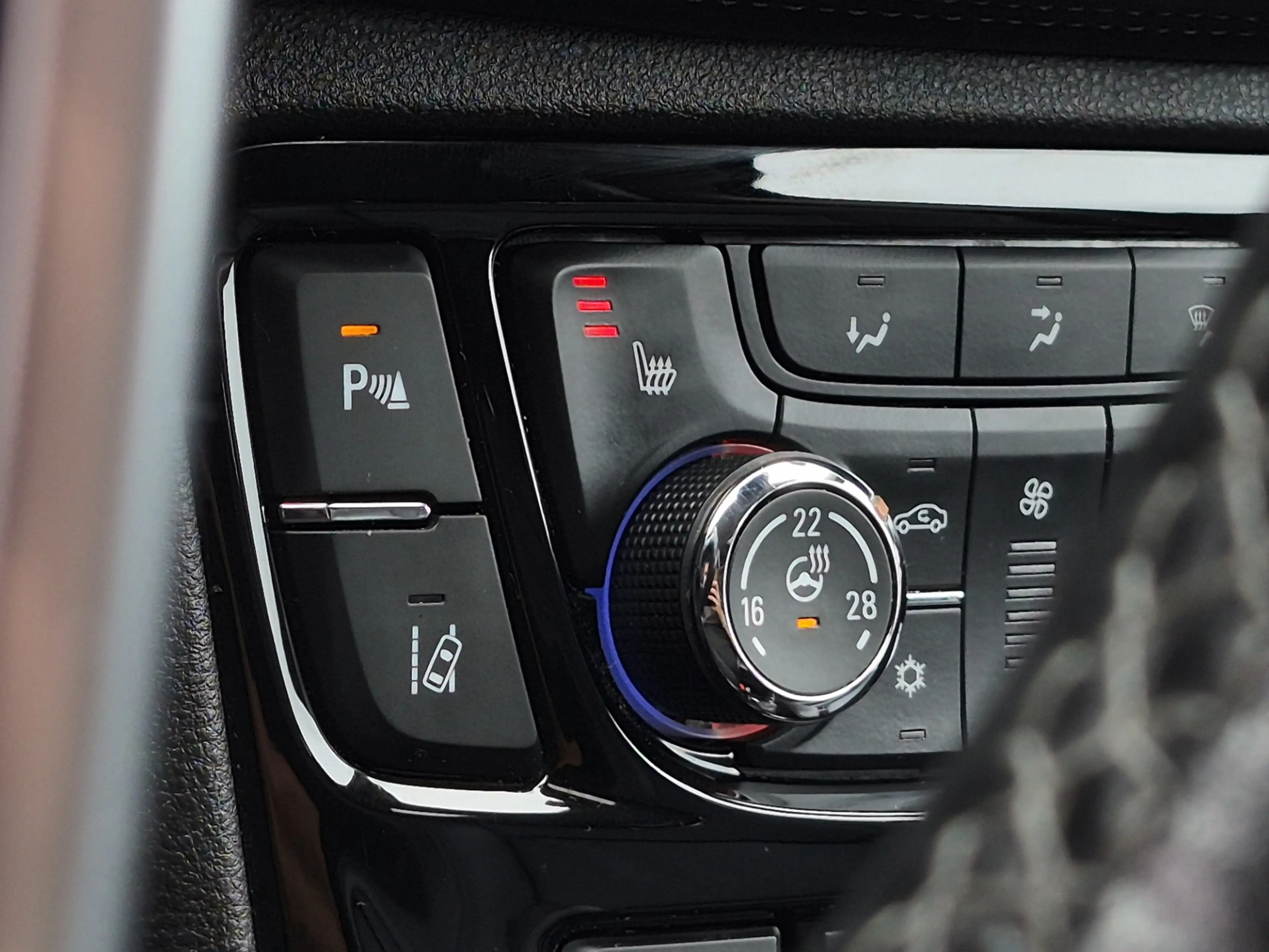 Opel Mokka X 1.4 Turbo Bi-Fuel Innovation|Camera|Cruise|APK — photo 17