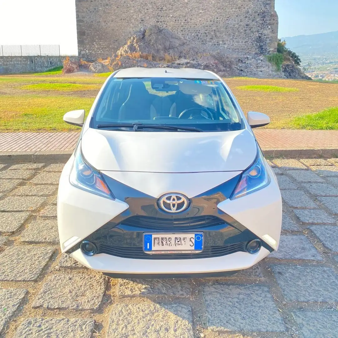 Toyota Aygo 1.0 VVT-i 69 CV 5 porte x-play TSS Bianco - 1