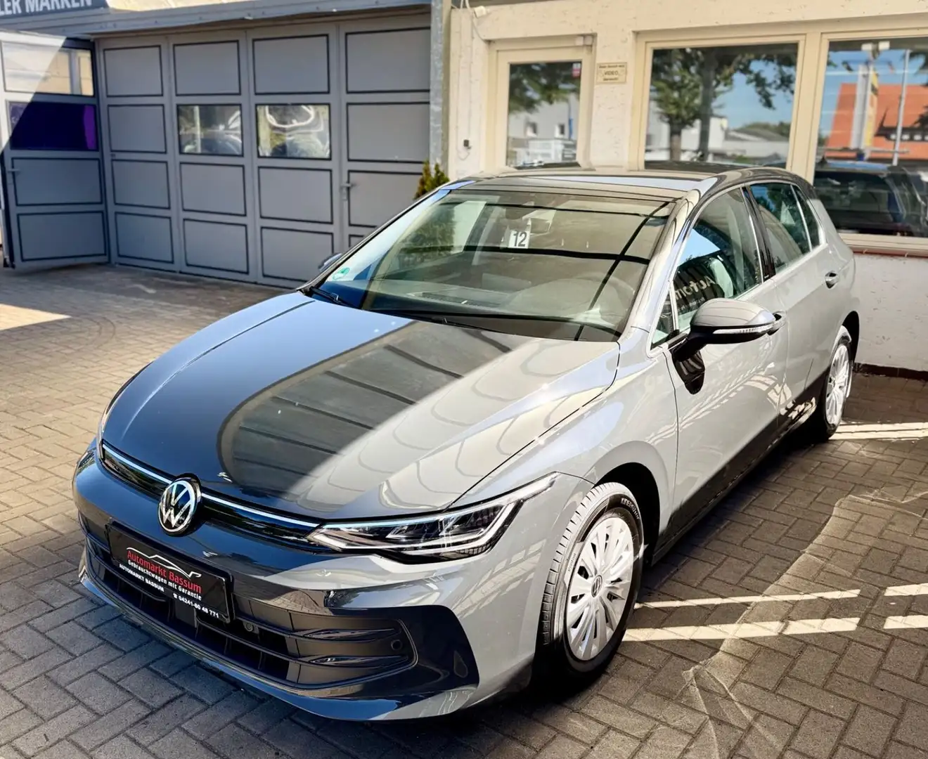 Volkswagen Golf VIII Lim. 2.0 TDI LED ACC Shz. Grau - 1